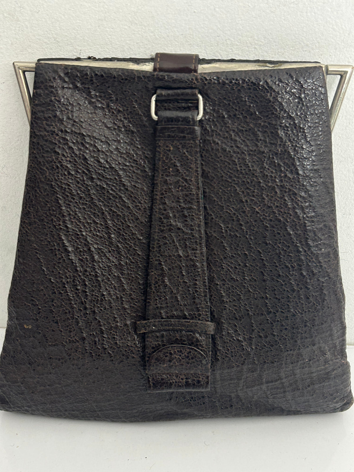 Vintage 1940s Dark Brown Textured Leather & Silver Frame Hand Strap Clutch Bag
