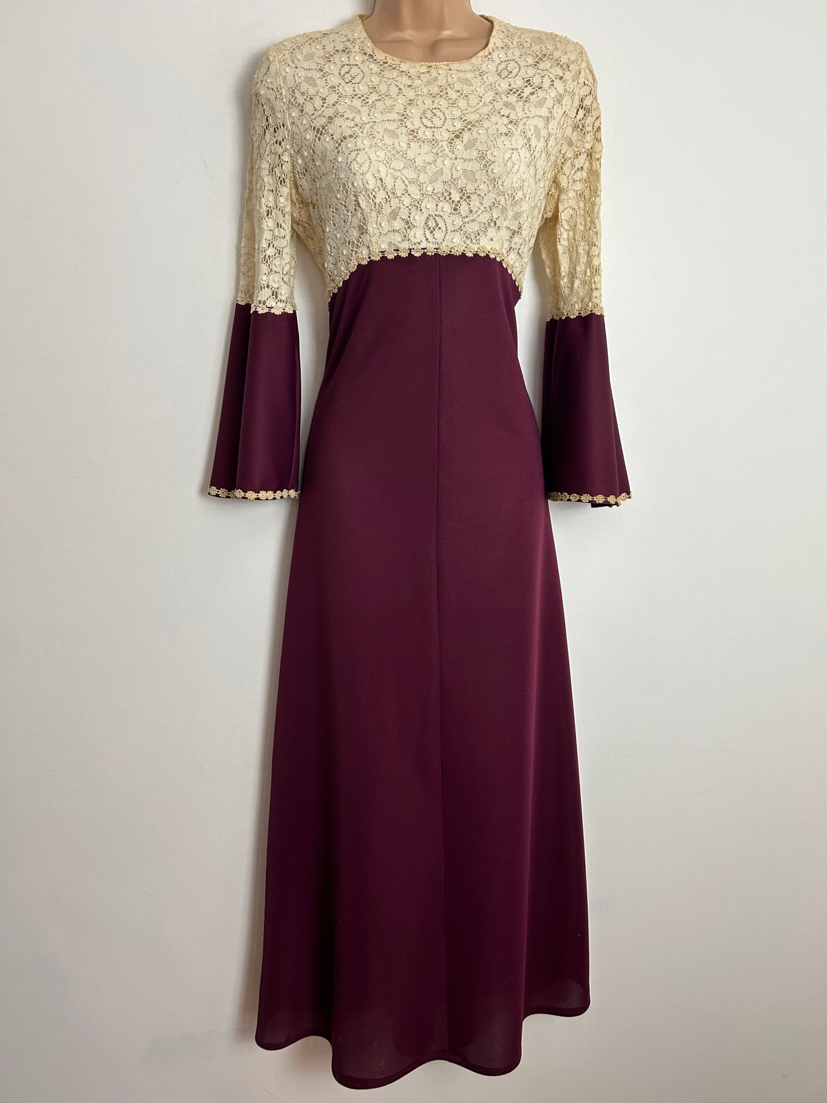 Vintage 1970s CHARMONT UK Size 10-12 Plum Purple & Cream Lace Flared Cuff Boho Maxi Dress