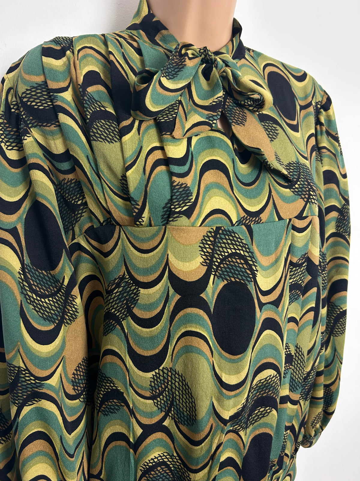 Vintage Late 1970s Size 14 Green & Black Tones Abstract Print Pussy Bow Long Sleeve Blouse