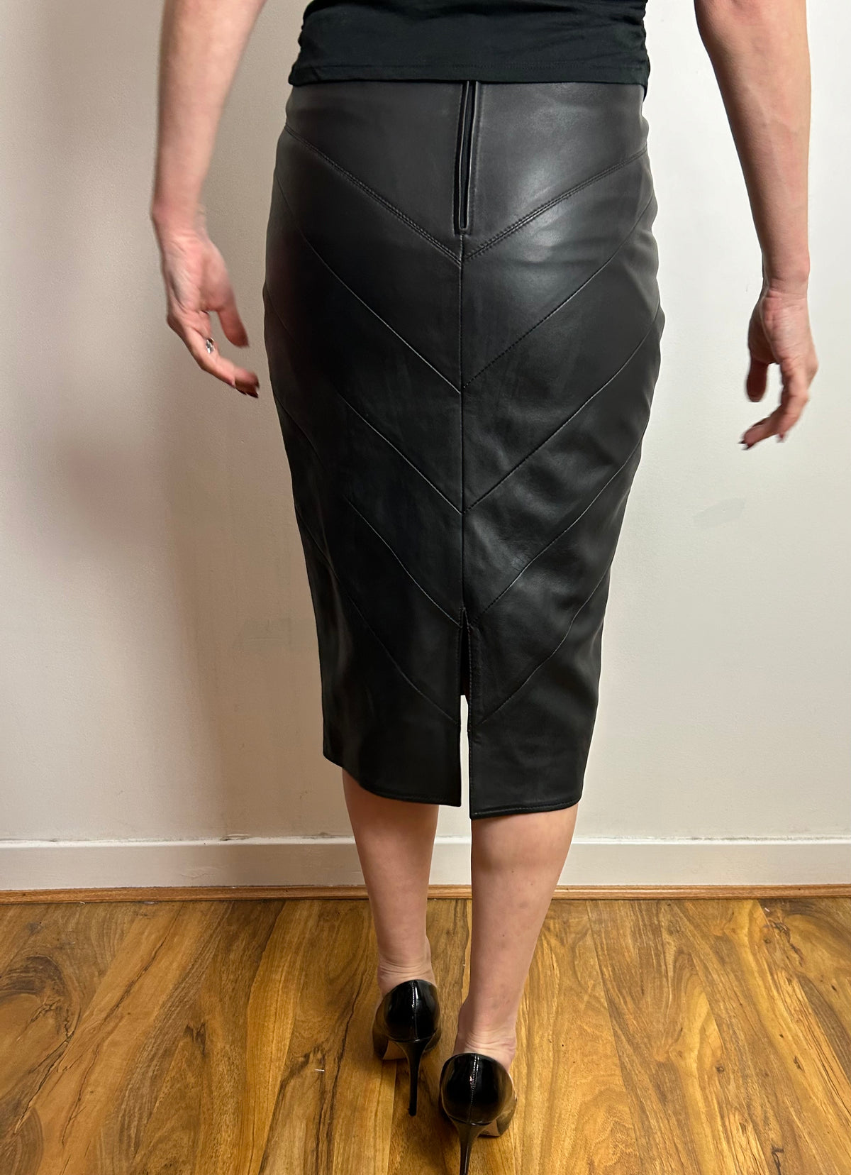 Vintage 1980s MICHEL BOYARD UK Size 6-8 Black Leather Pencil Skirt