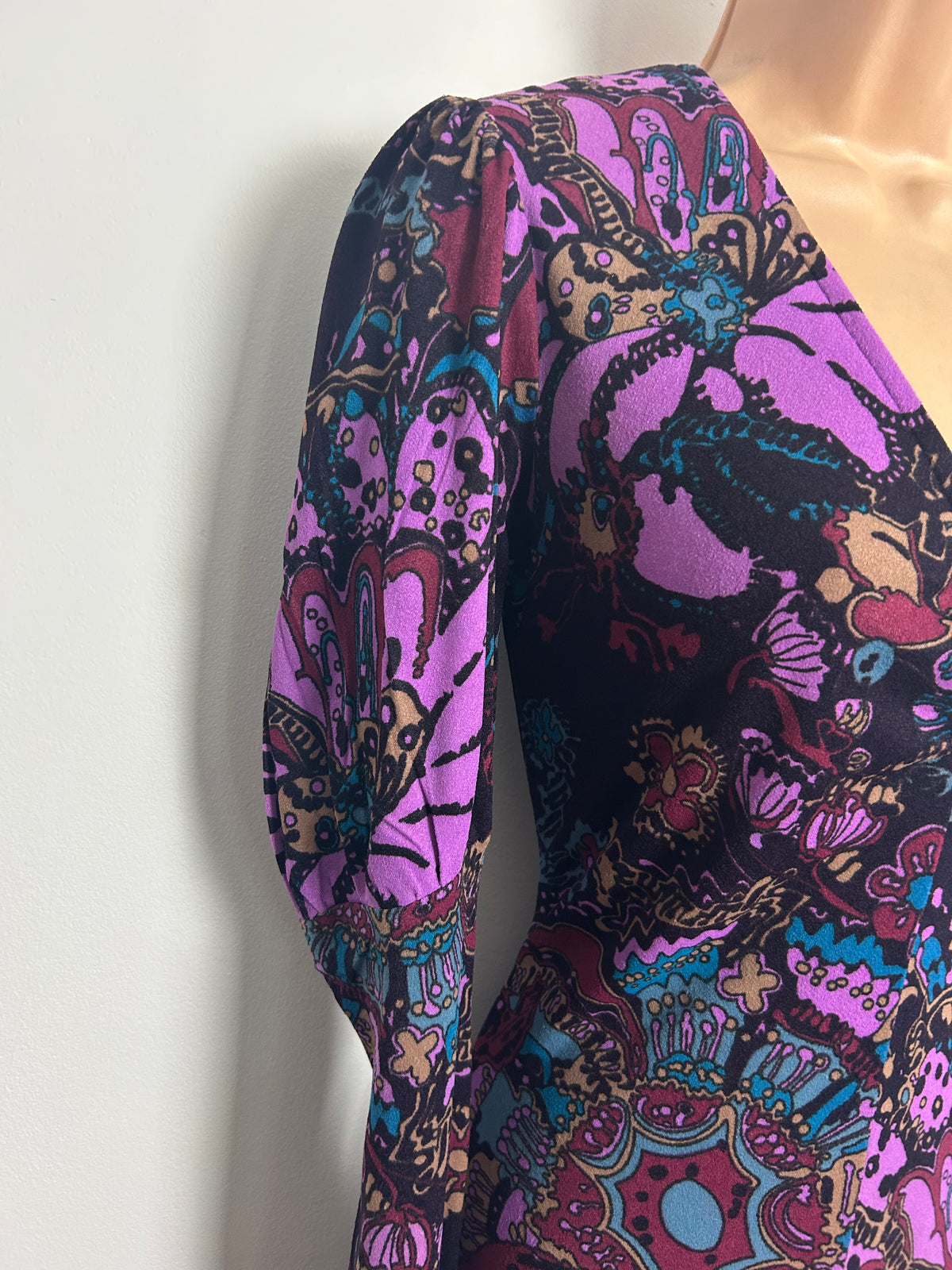 Vintage 1970s Size 10 Black-Purple Pink & Beige Abstract Print Juliet Sleeve Maxi Dress