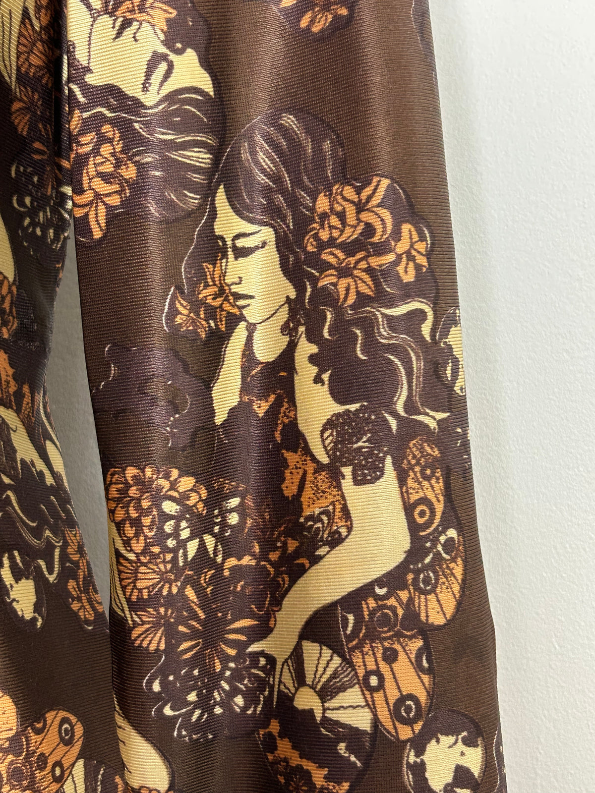Vintage 1970s ANKEN Size 10 Brown & Beige Tones Figurine Novelty Print Long Sleeve Maxi Dress