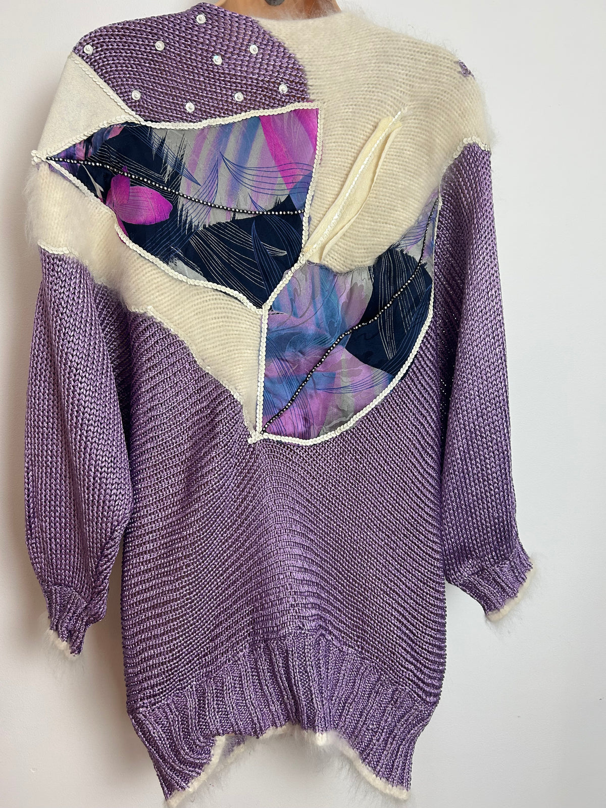 Vintage 1980s Size 12-14 Lilac & Cream Applique & Sequin Detail Slouchy Bat Wing Jumper