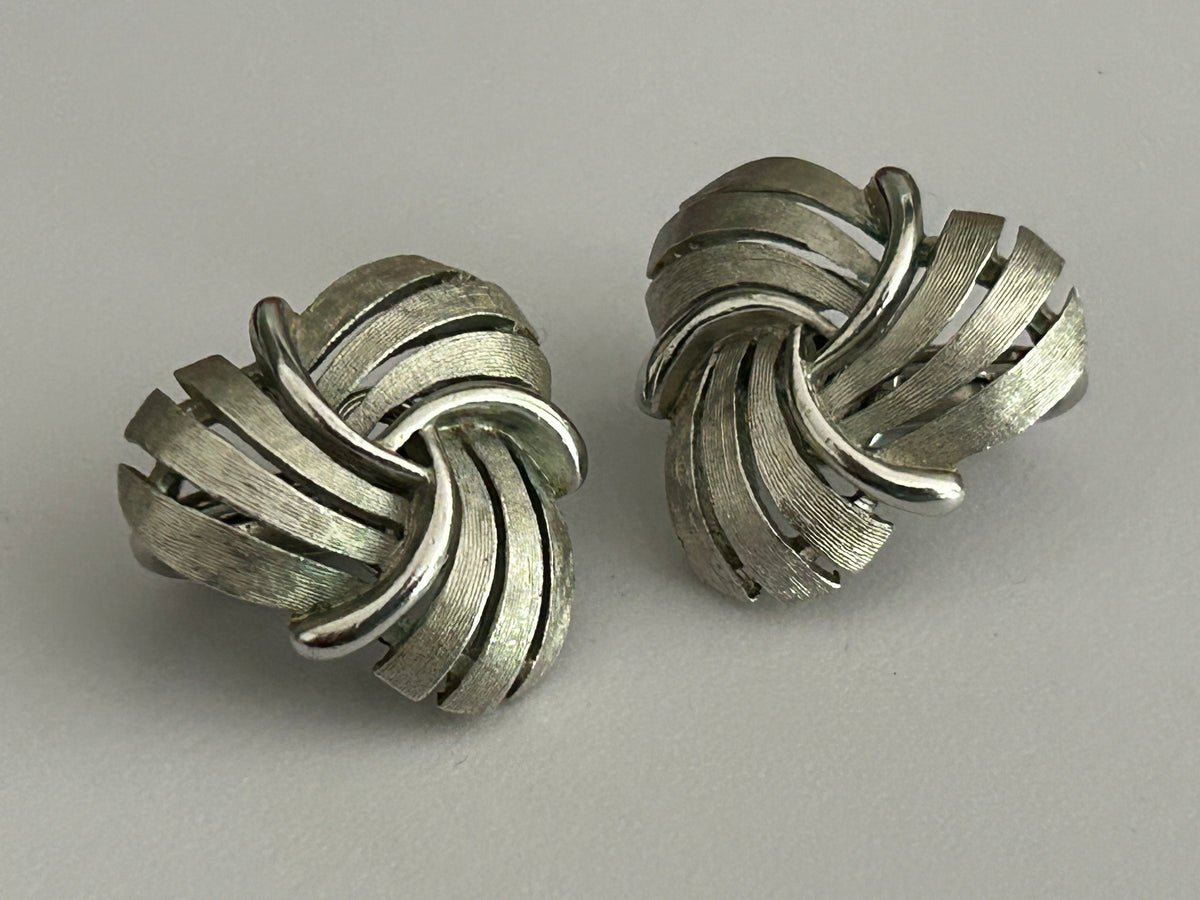 Vintage 1960s TRIFARI Silver Tone Matt Clip On Earrings