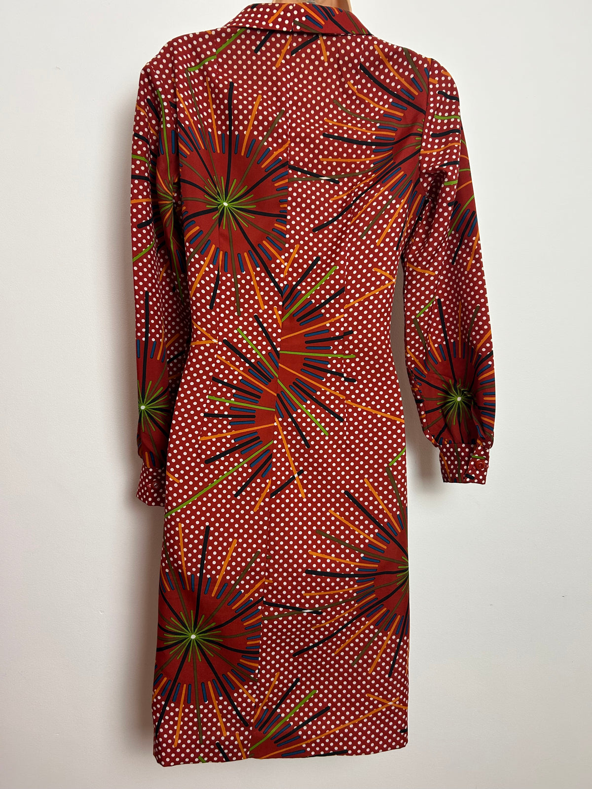 Vintage 1970s 10-12 Dark Red Polka Dot & Sunburst Abstract Print Double Tie Front Dress