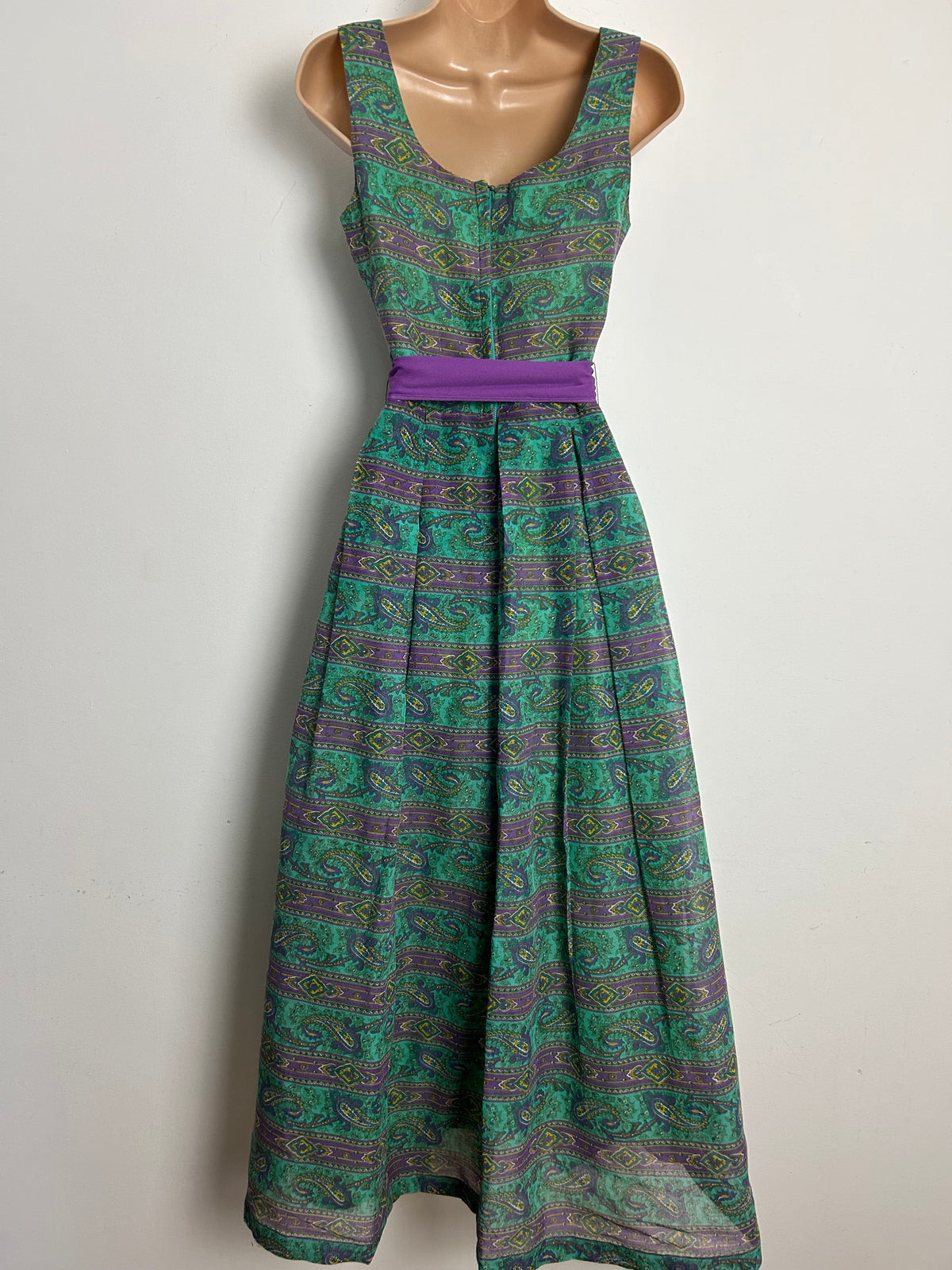 Vintage 1970s Size 6 Green & Purple Paisley Print Cotton Mix Belted Pleated Maxi Dress