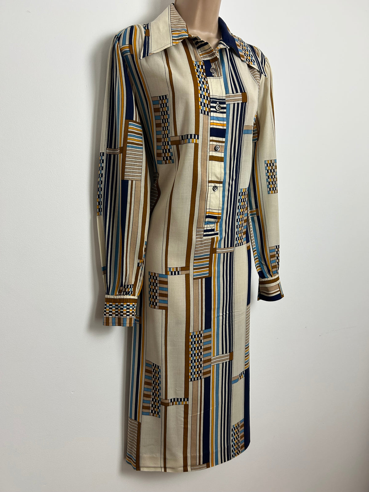 Vintage 1970s SUSAN SMALL Size 12-14 Beige Brown Orange & Blue Geo Stripe Print Shirt Dress