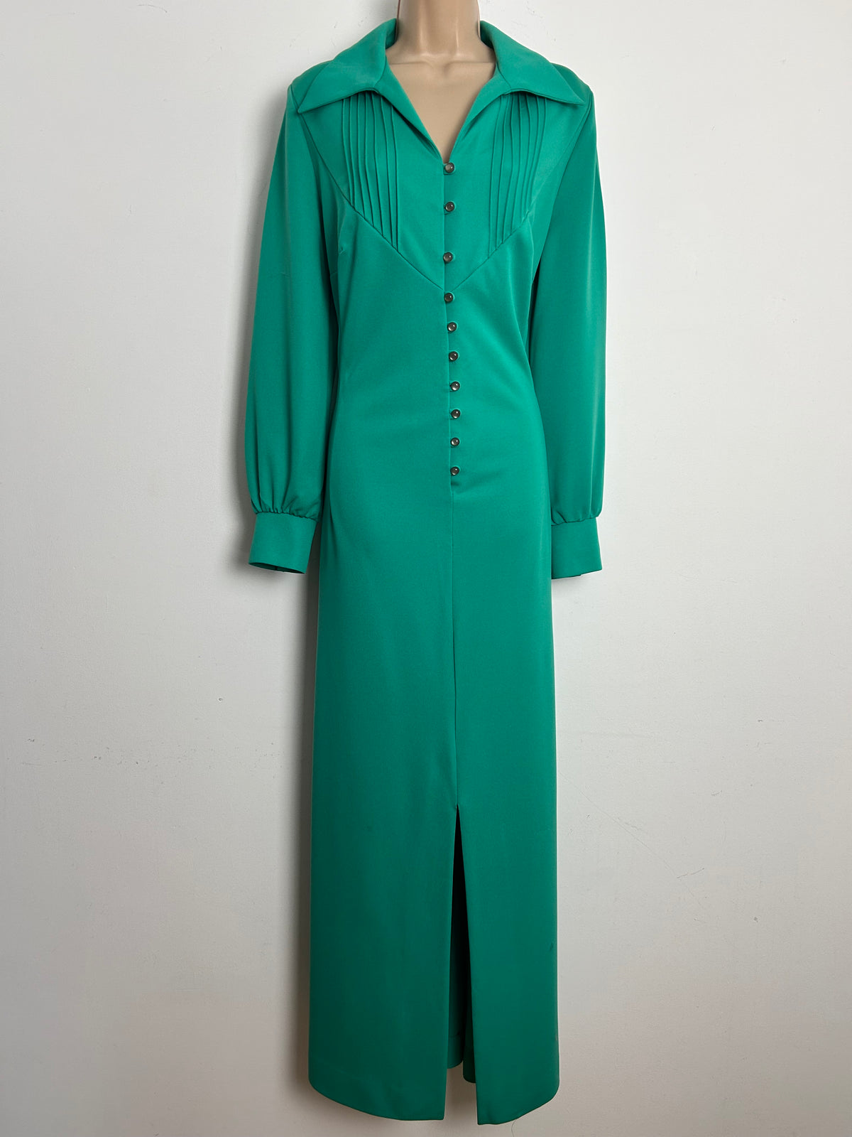 Vintage 1970s LEROSE Size 14-16 Green Pintuck Pleating Detail Long Sleeve Maxi Dress