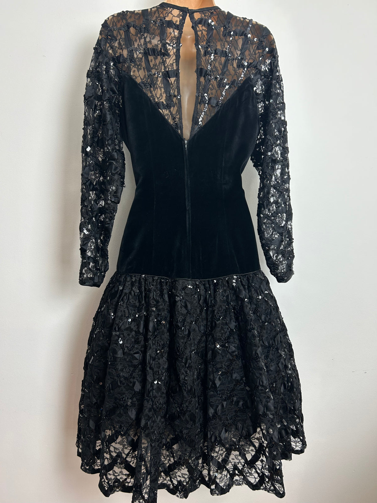Vintage 1980s BERNSHAW Size 12 Black Velvet & Lace Long Sleeve Cocktail Party Evening Dress