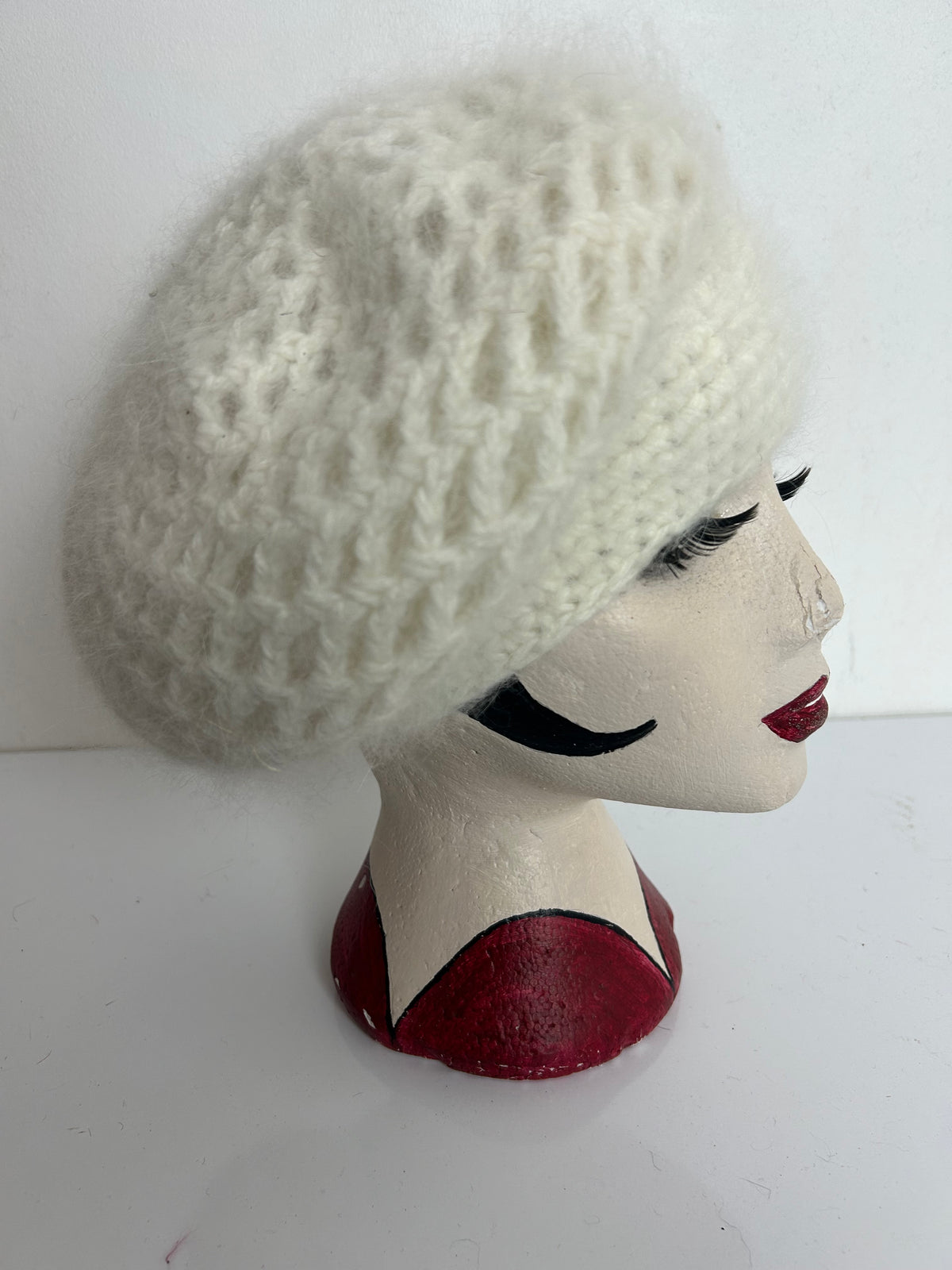 Vintage 1970s Winter White Chunky Knit Fab Angora Mix Beret Or Beanie Style Hat