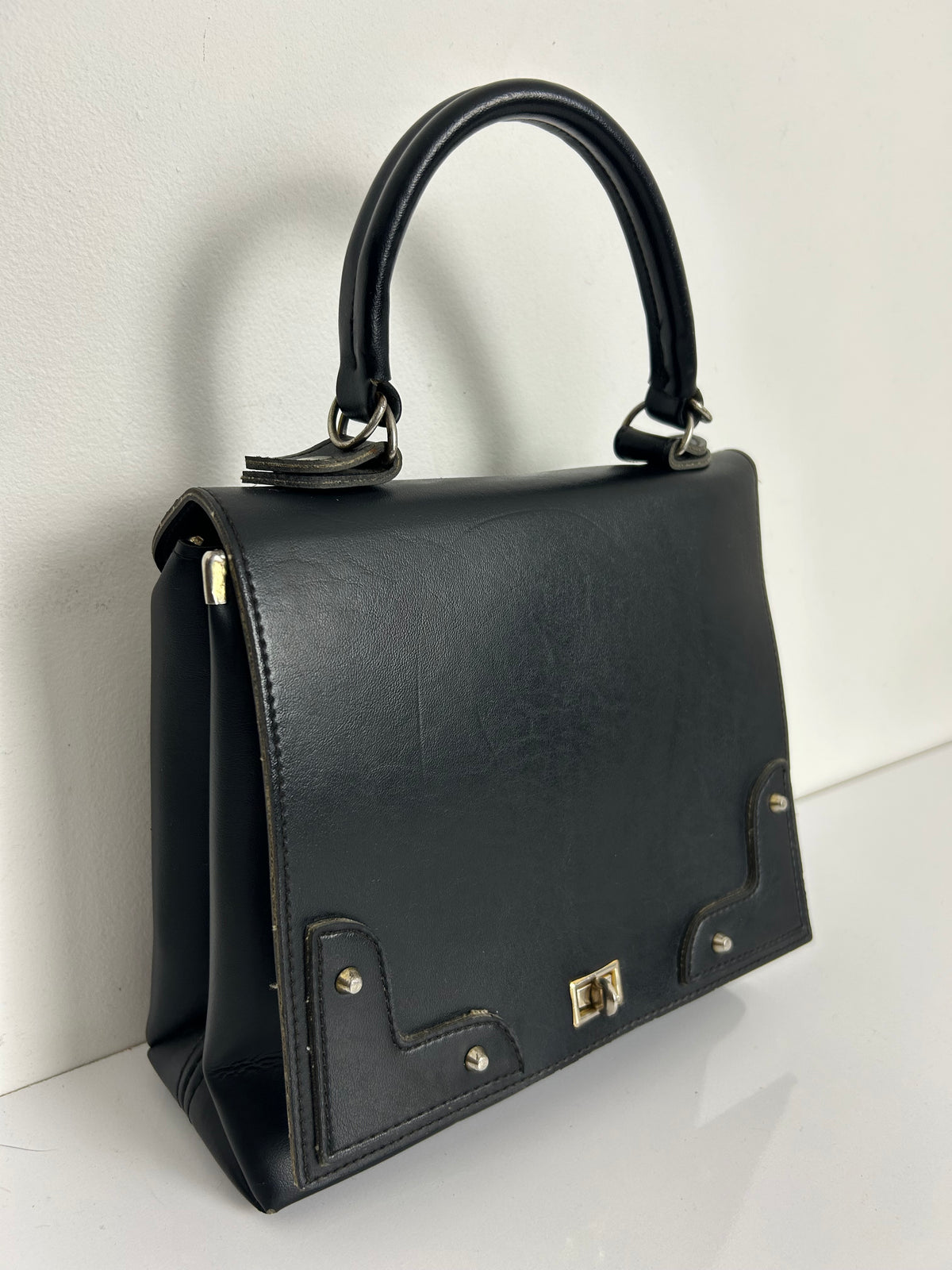 Vintage 1960s Small/Medium Sized Black Leather Handbag With Detachable Shoulder Strap