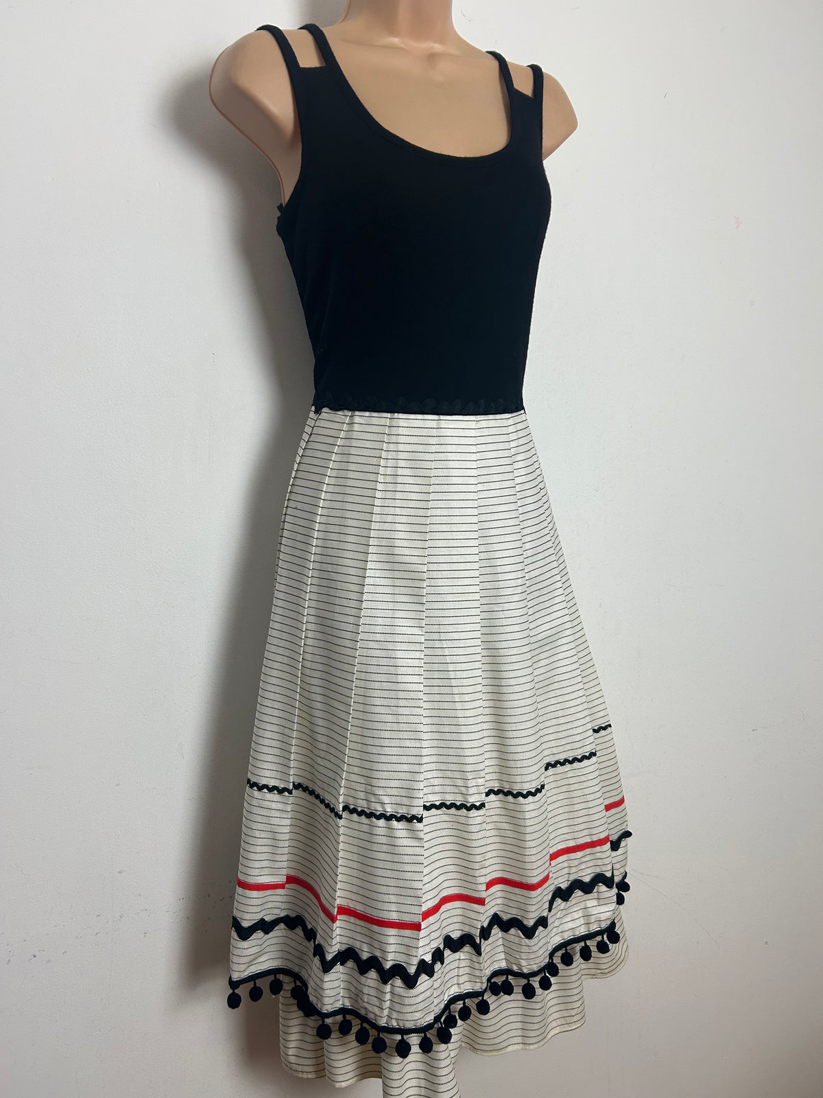 Vintage 1970s IAN PETERS Size 10-12 Black & Cream Ric Rac & Pom Pom Trim Pleated Dress