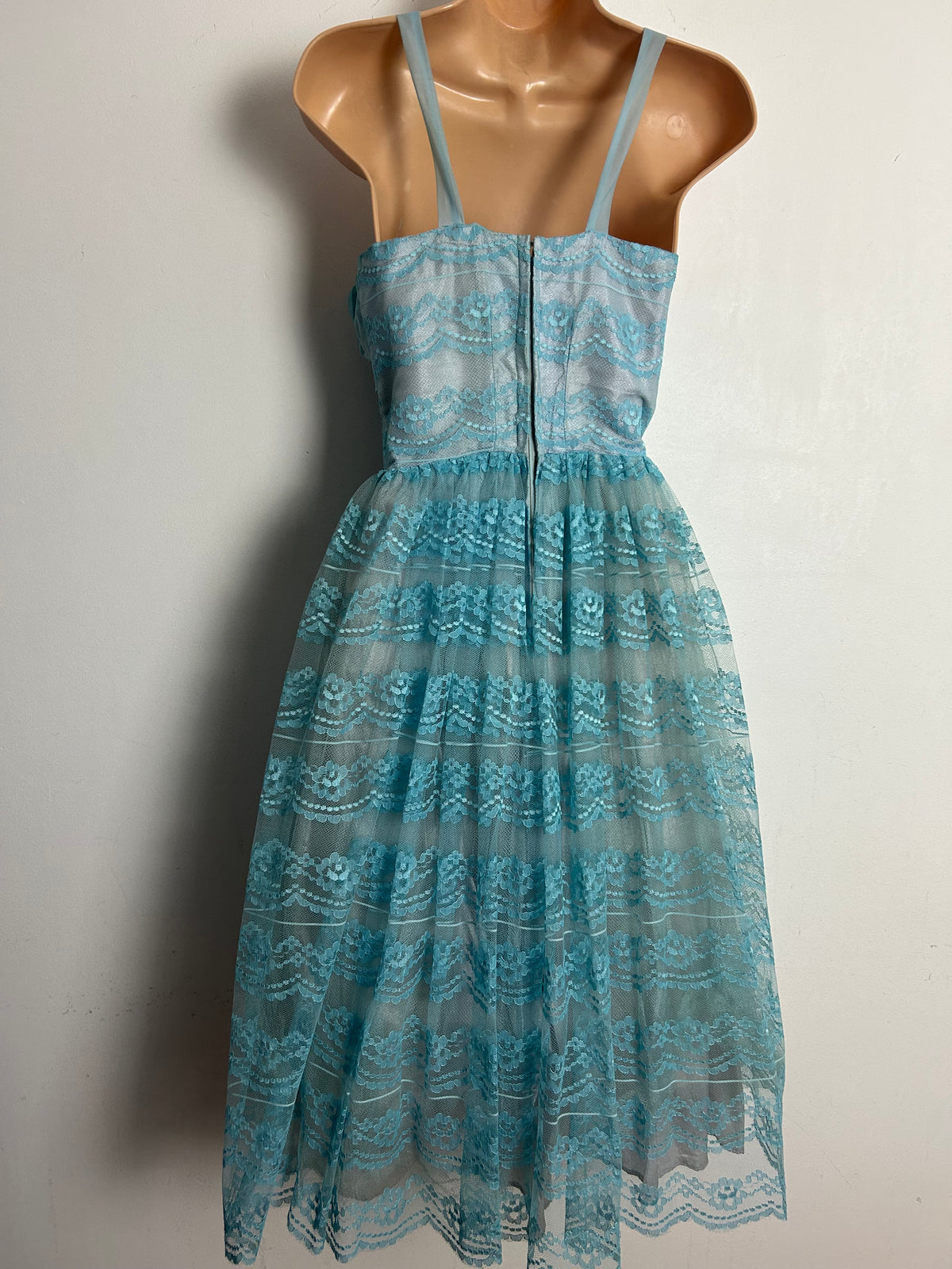 Vintage 1950s Size 6 Beautiful Powder Blue Lace Party Prom Occasion Dress