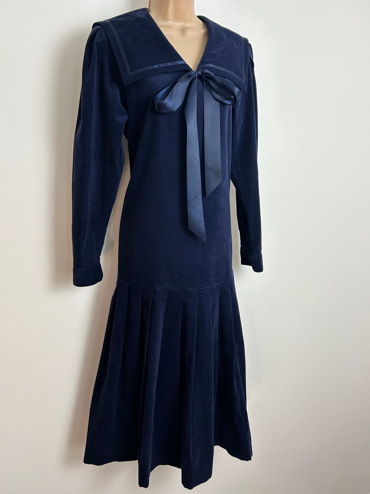 Vintage 1980s LAURA ASHLEY Size 12 Navy Blue Fine Cotton Needlecord Sailor Collar Ribbon Tie Pleated Midi Dress
