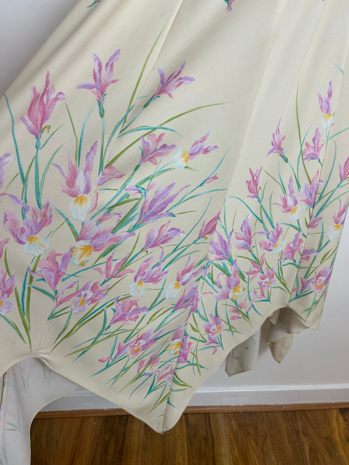 Vintage 1970s Size 6-8 Cream & Pink Iris Print Strappy Handkerchief Hem Summer Maxi Dress