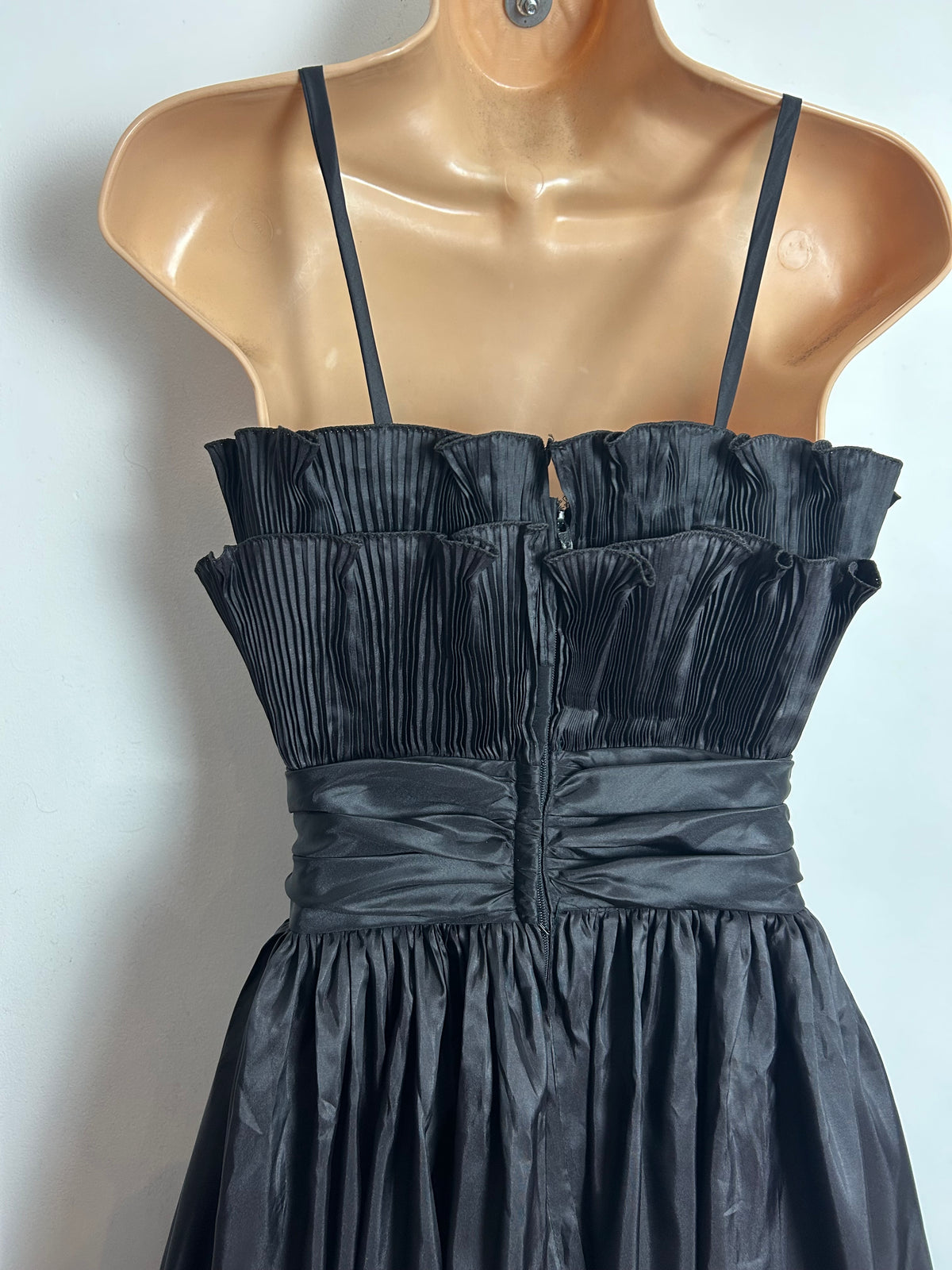 Vintage Early 1980s THE HOUSE OF NICHOLAS Size 8 Black Plisse Pleated Ballgown