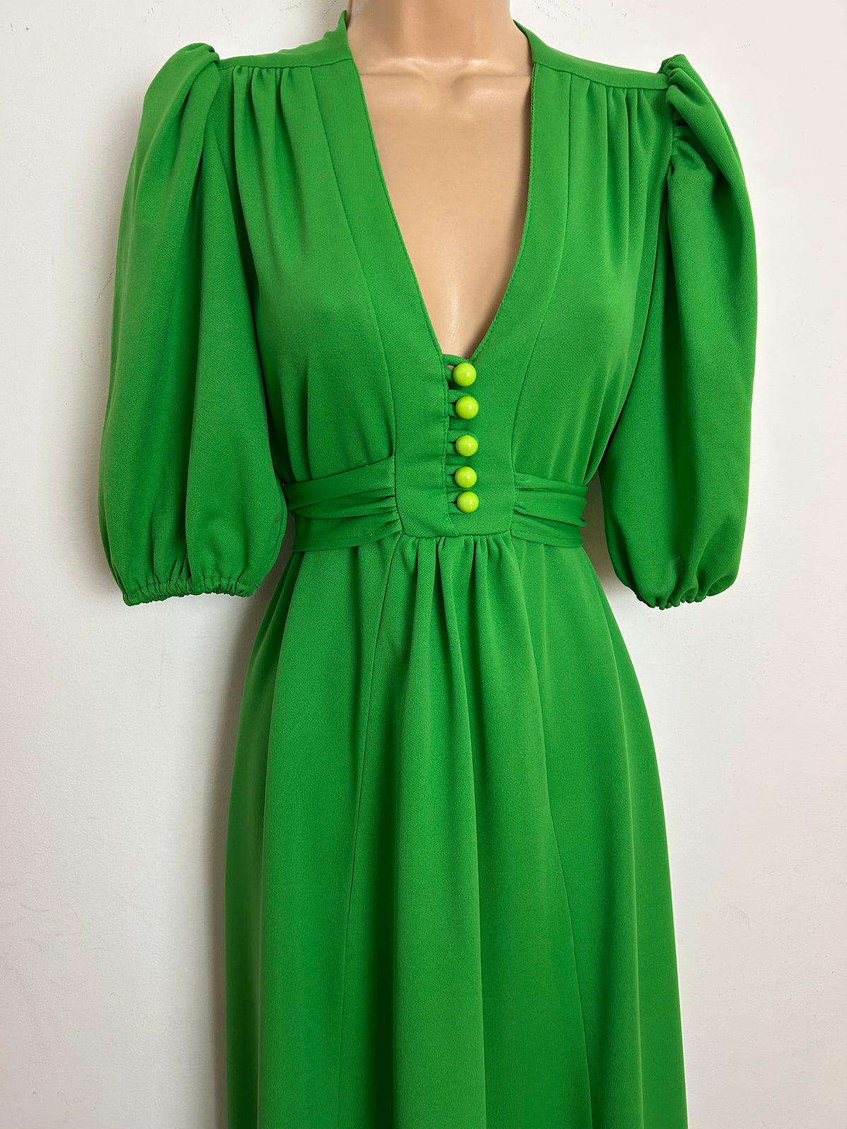 Vintage 1970s Size 12-14 Green Mid Length Sleeve Tie Back Maxi Dress