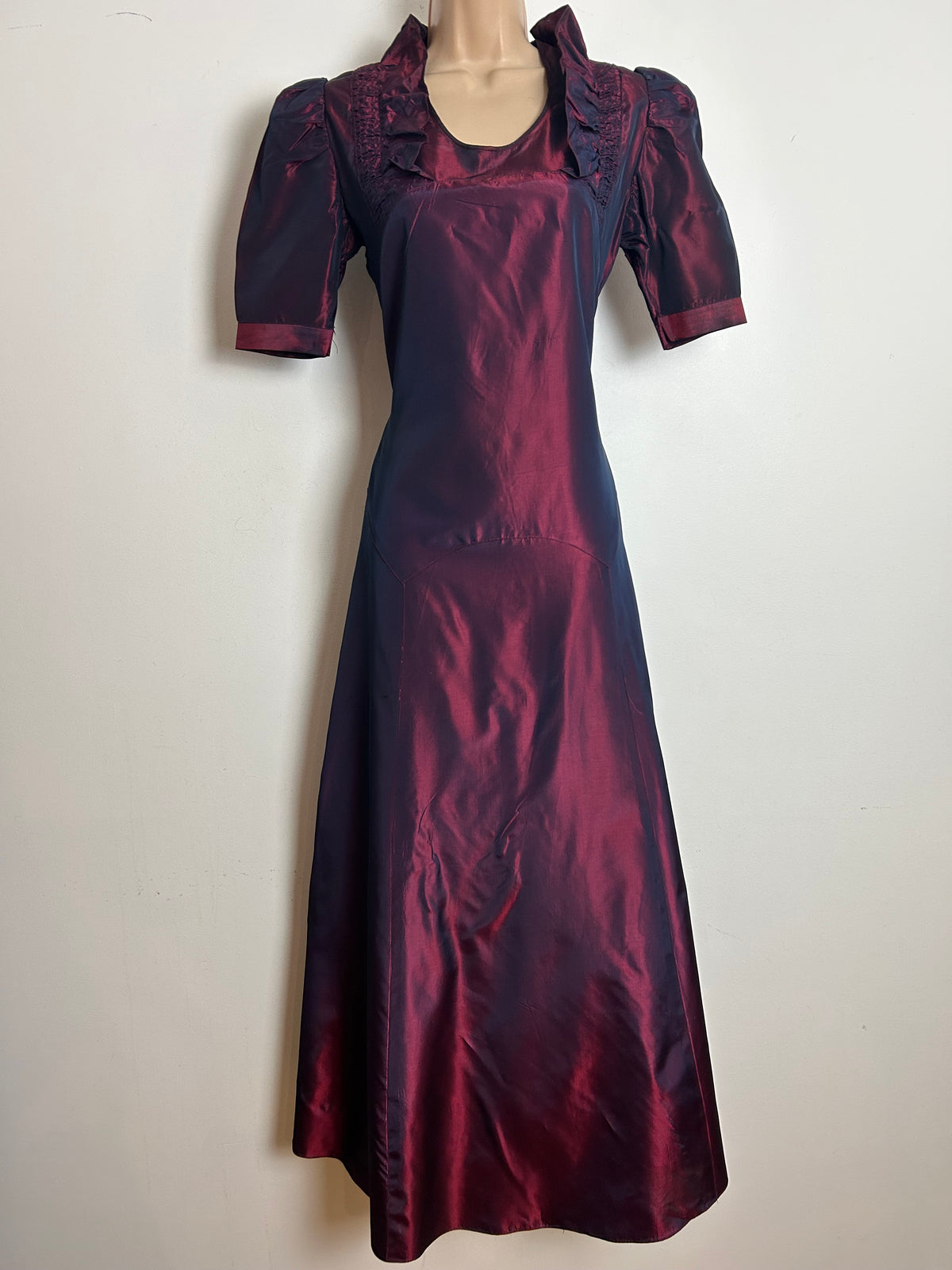 Vintage Original 1930s Size 8-10 Iridescent Plum Purple Satin Shirred Ruffle Detail Evening Dress