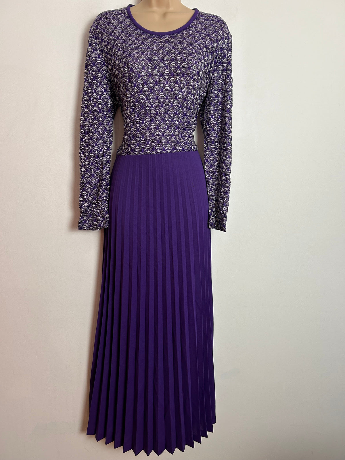 Vintage 1970s UK Size 12-14 Purple & Silver Lurex Long Sleeve Pleated Occasion Evening Maxi Dress