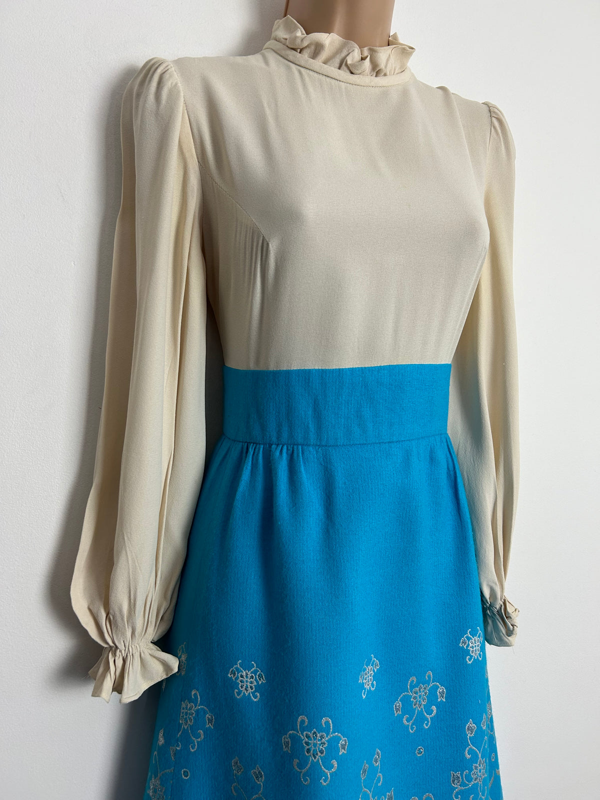 Vintage 1960s BERKERTEX UK Size 6-8 Turquoise & Cream Floral Detail Long Sleeve Occasion Maxi Dress