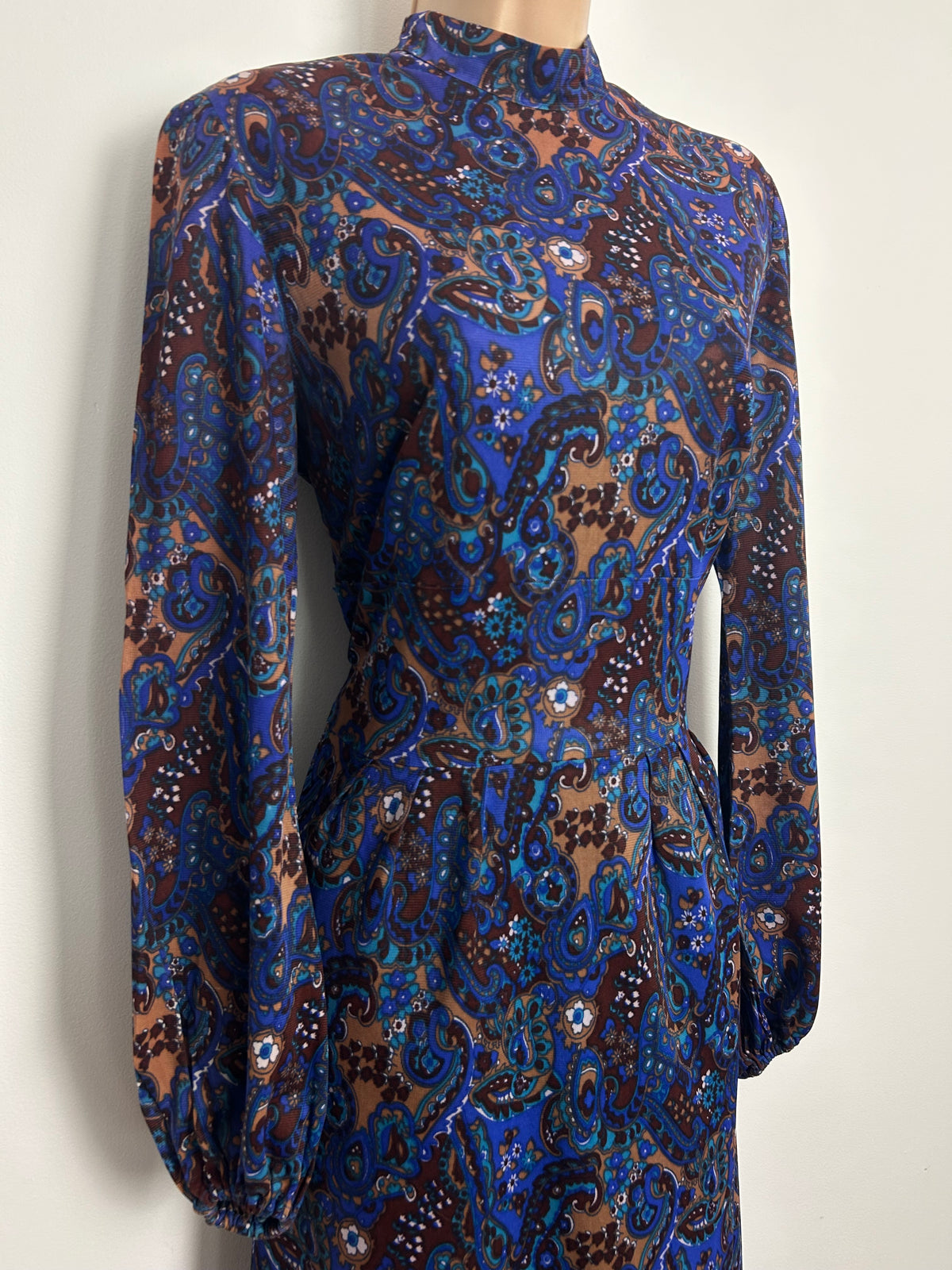 Vintage 1970s Size 8-10 Blue & Brown Tones Paisley Scarf Print Long Sleeve Maxi Dress