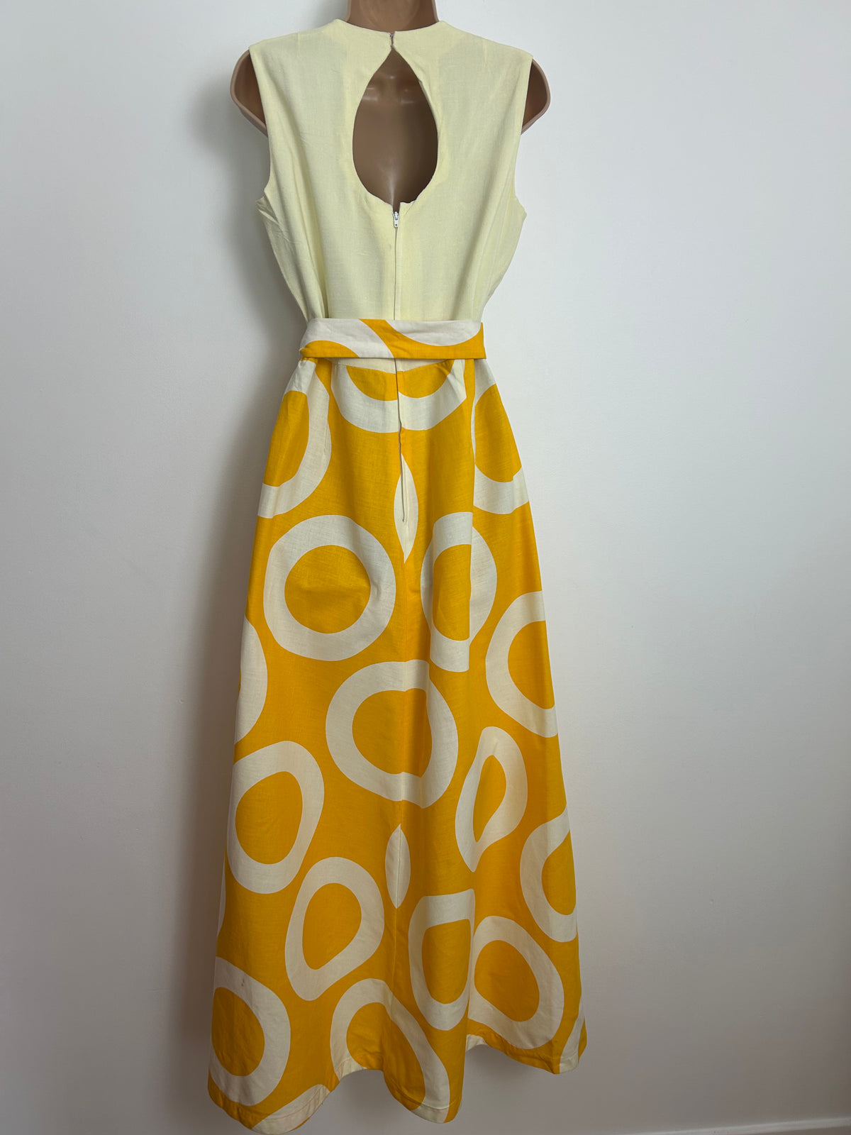 Vintage 1970s CAPRICCIOS BYROTER OF LONDON Size 10 Yellow White & Very Pale Lemon Circle Print Belted Maxi Dress