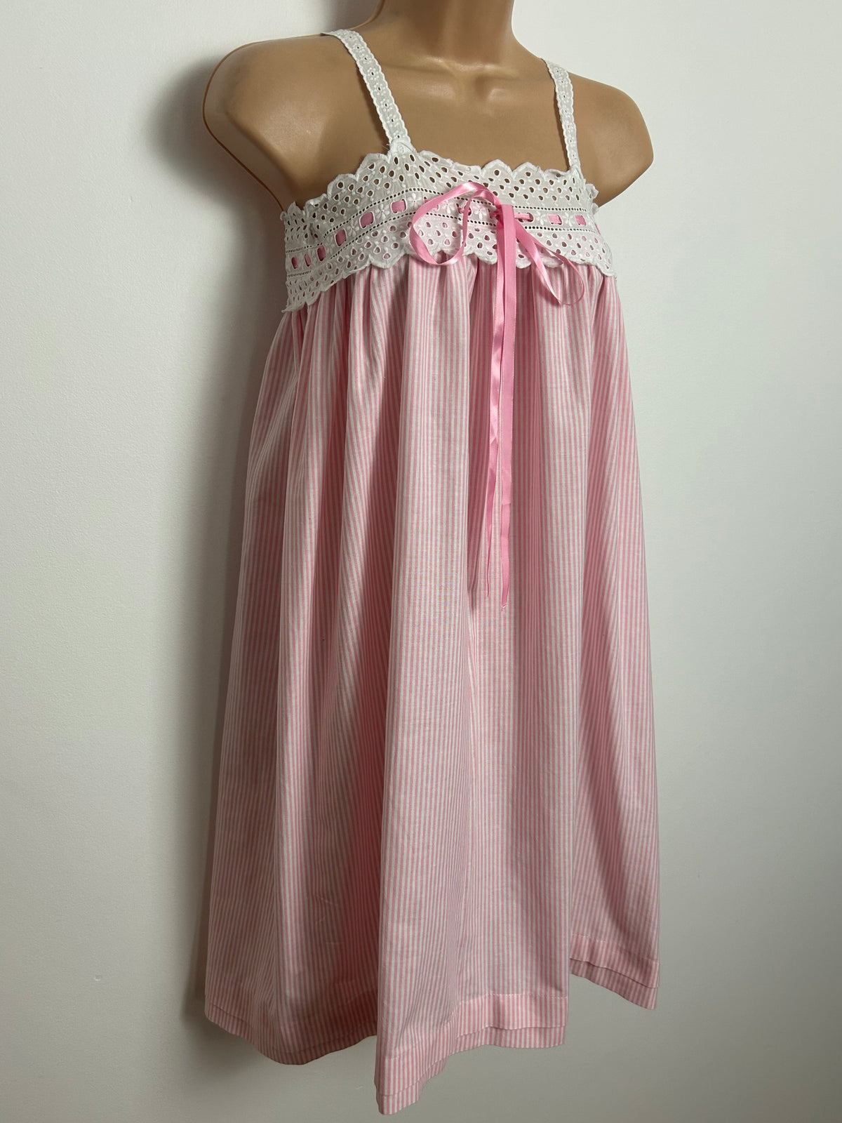 Vintage 1970s Size 6 Pink & White Stripe Broderie Anglais Cotton Nightie