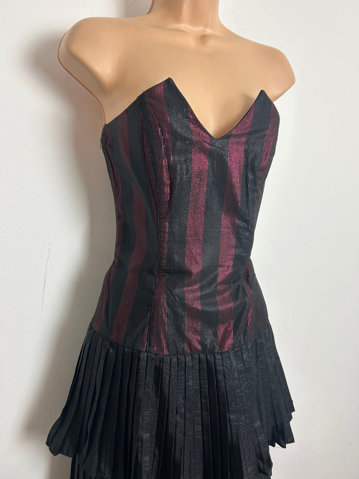 Vintage 1980s Size 8 Black & Metallic Pink Strapless Pleated Double Layer Party Prom Dress