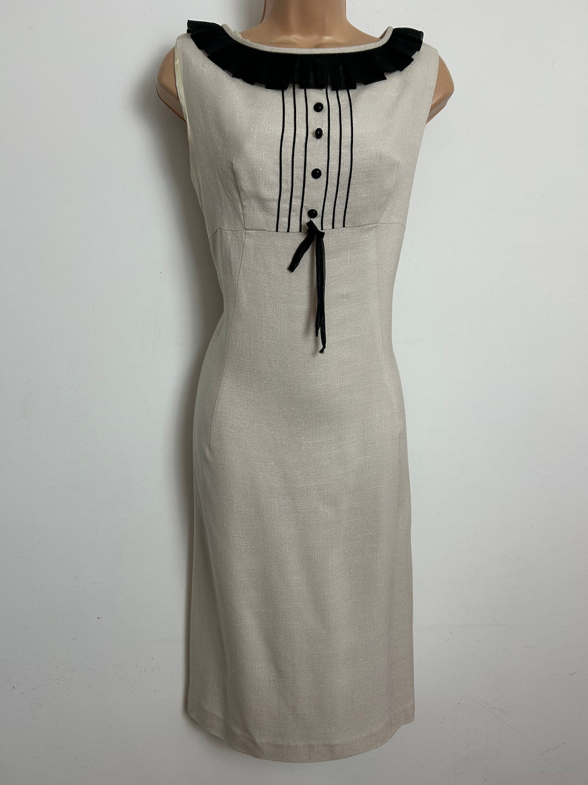 Vintage 1960s Size 10-12 Beige & Black Ruffle Trim Mod Shift Dress