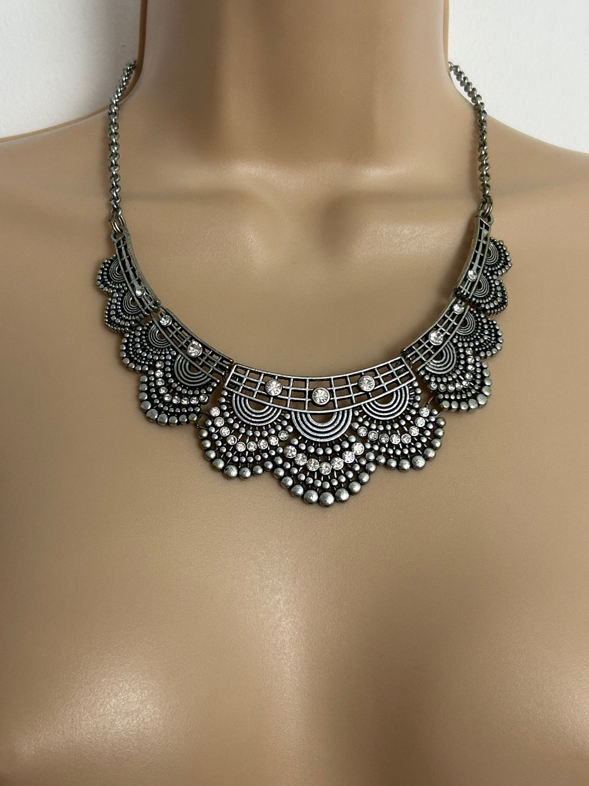 Vintage Silver Tone Base Metal Boho Art Deco Style Diamante Set Scallop Design Necklace