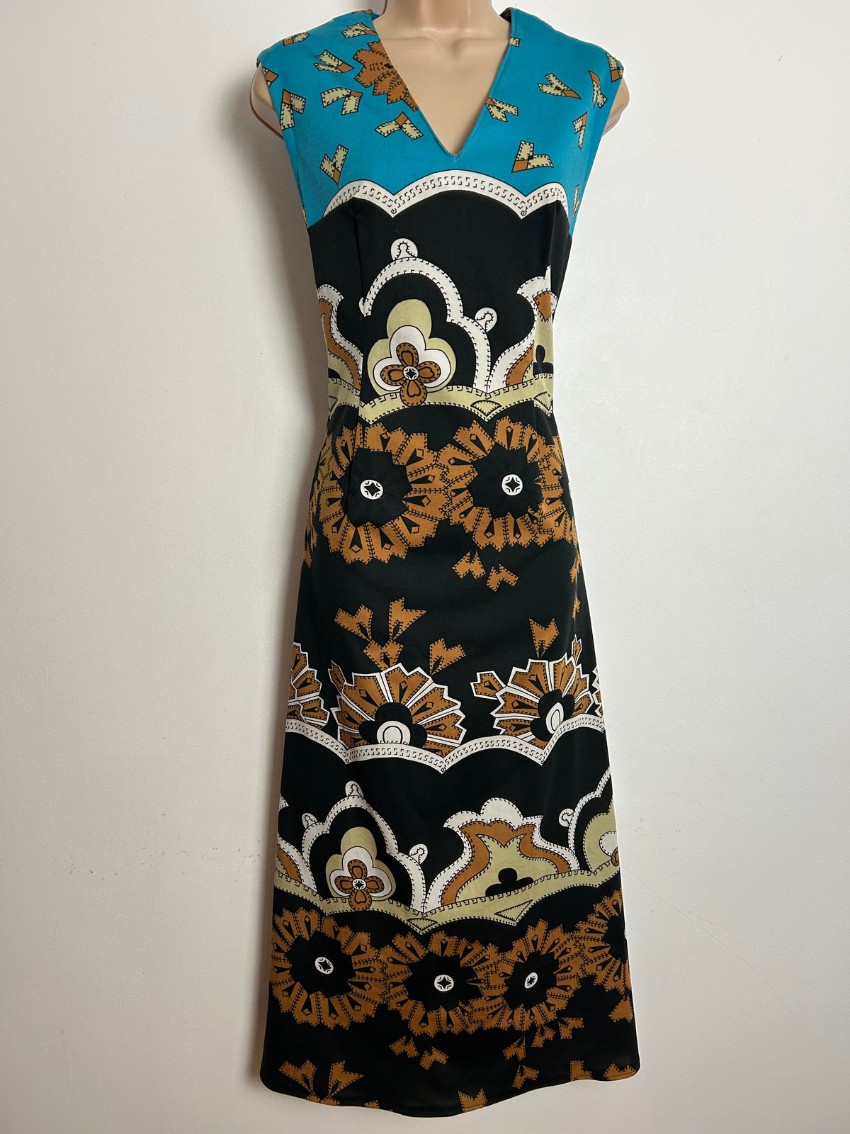Vintage 1970s Size 8-10 Black Turquoise & Brown Abstract Print Sleeveless Midaxi Dress