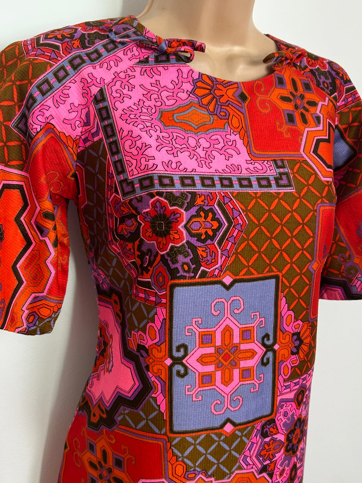Vintage Late 1960s BJ'S Fashions Honolulu Size 6-8 Red Pink Orange & Blue Psychedelic Geo Print Mod Shift Dress