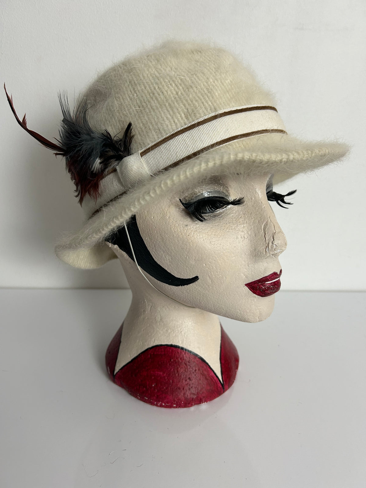 Vintage Cream Angora & Wool Mix Grosgrain Ribbon & Feather Detail Hat