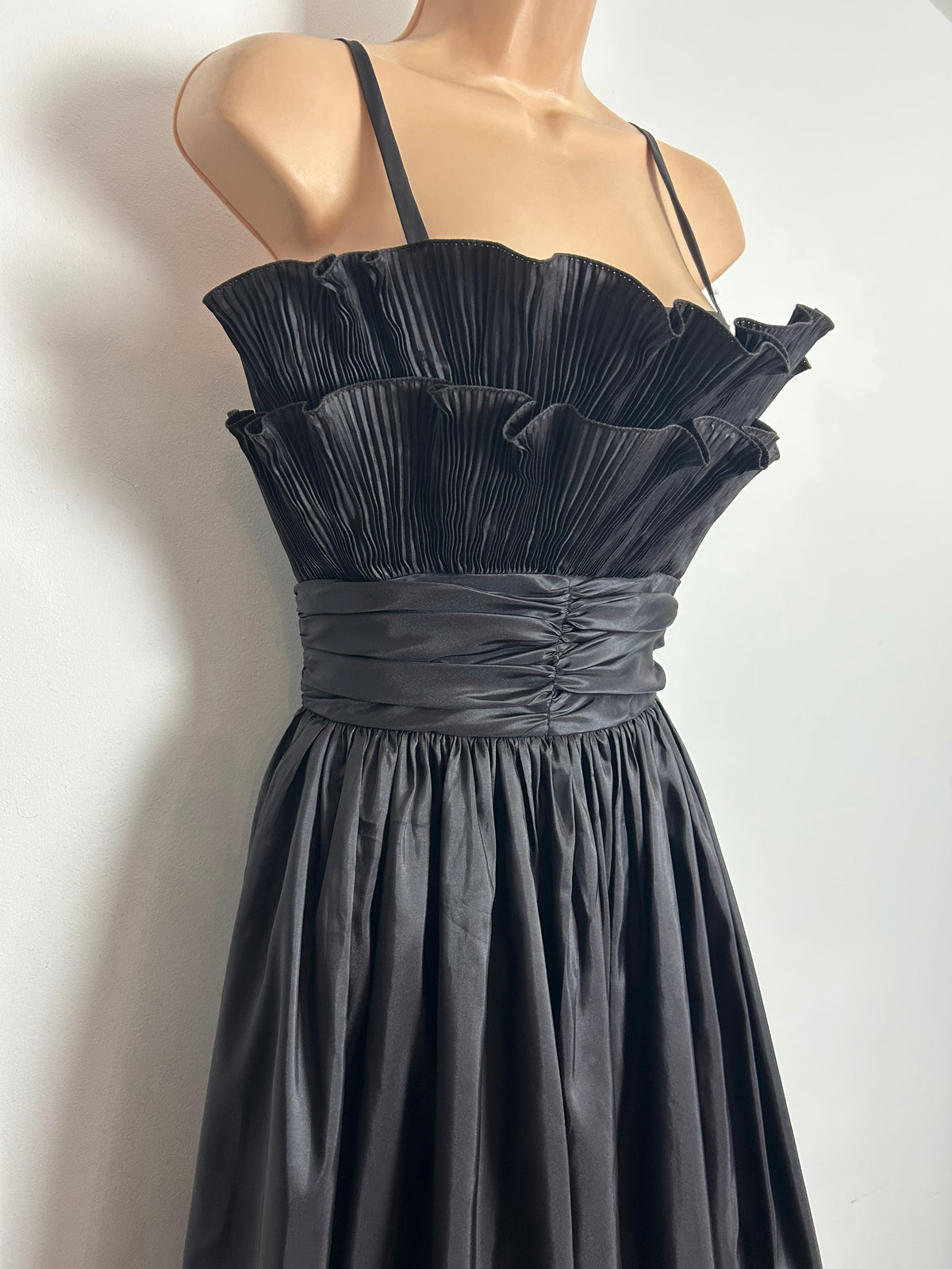 Vintage Early 1980s THE HOUSE OF NICHOLAS Size 8 Black Plisse Pleated Ballgown