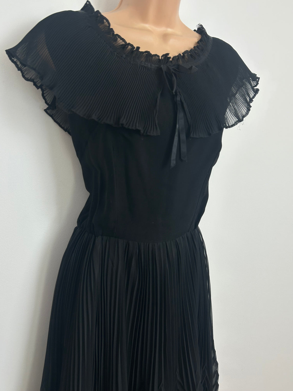 Vintage Early 1970s Size 14 Black Plisse Pleated Cape Collar Pleated 1940s Revival Dress