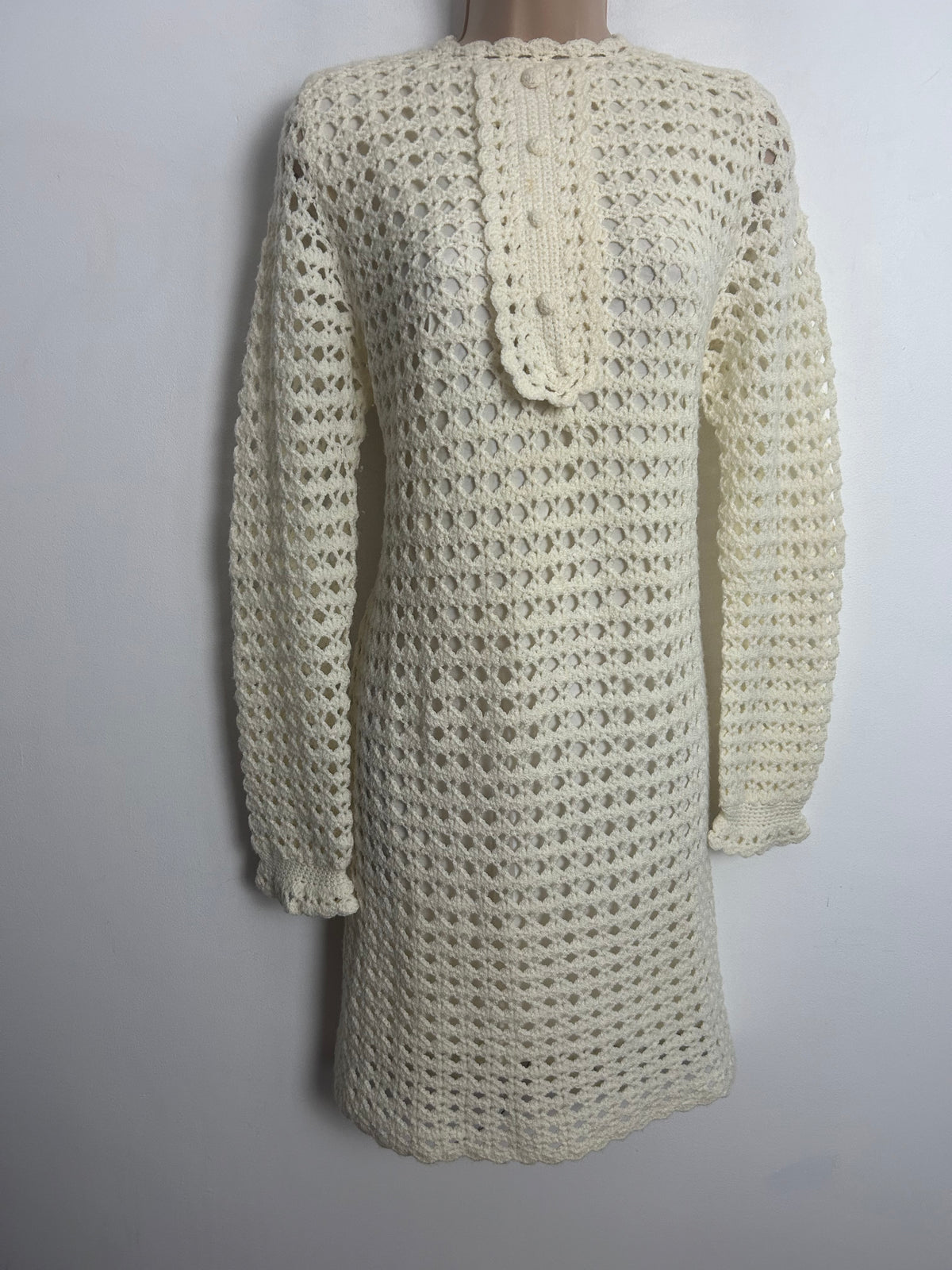 Vintage 1960s UK Size 10-12 Cream Crochet Long Sleeve Mod Shift Dress - Fully Lined.