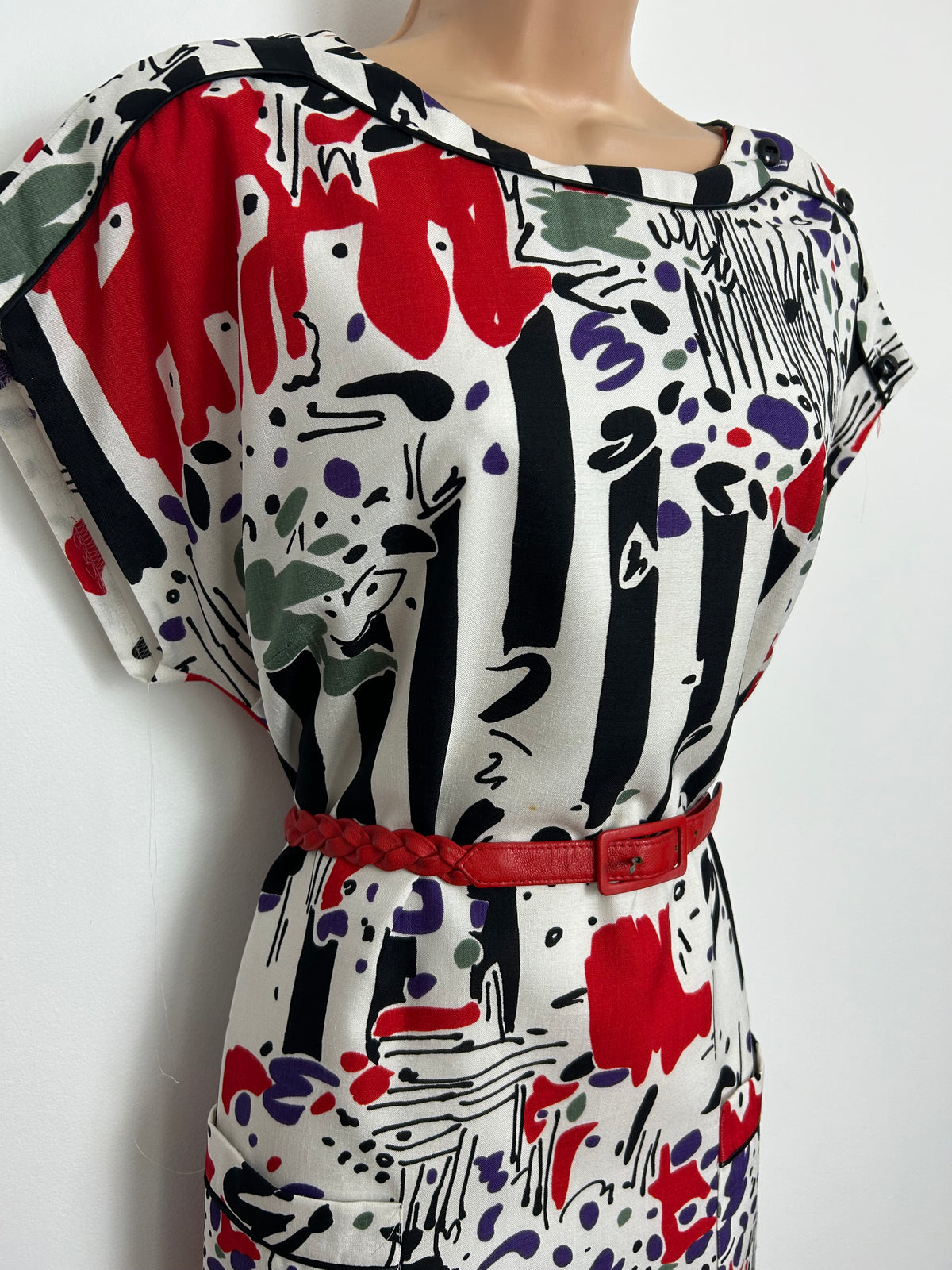Vintage 1980s Size 16 White Red Black Purple Abstract Print Belted Straight Fitting Day Dress