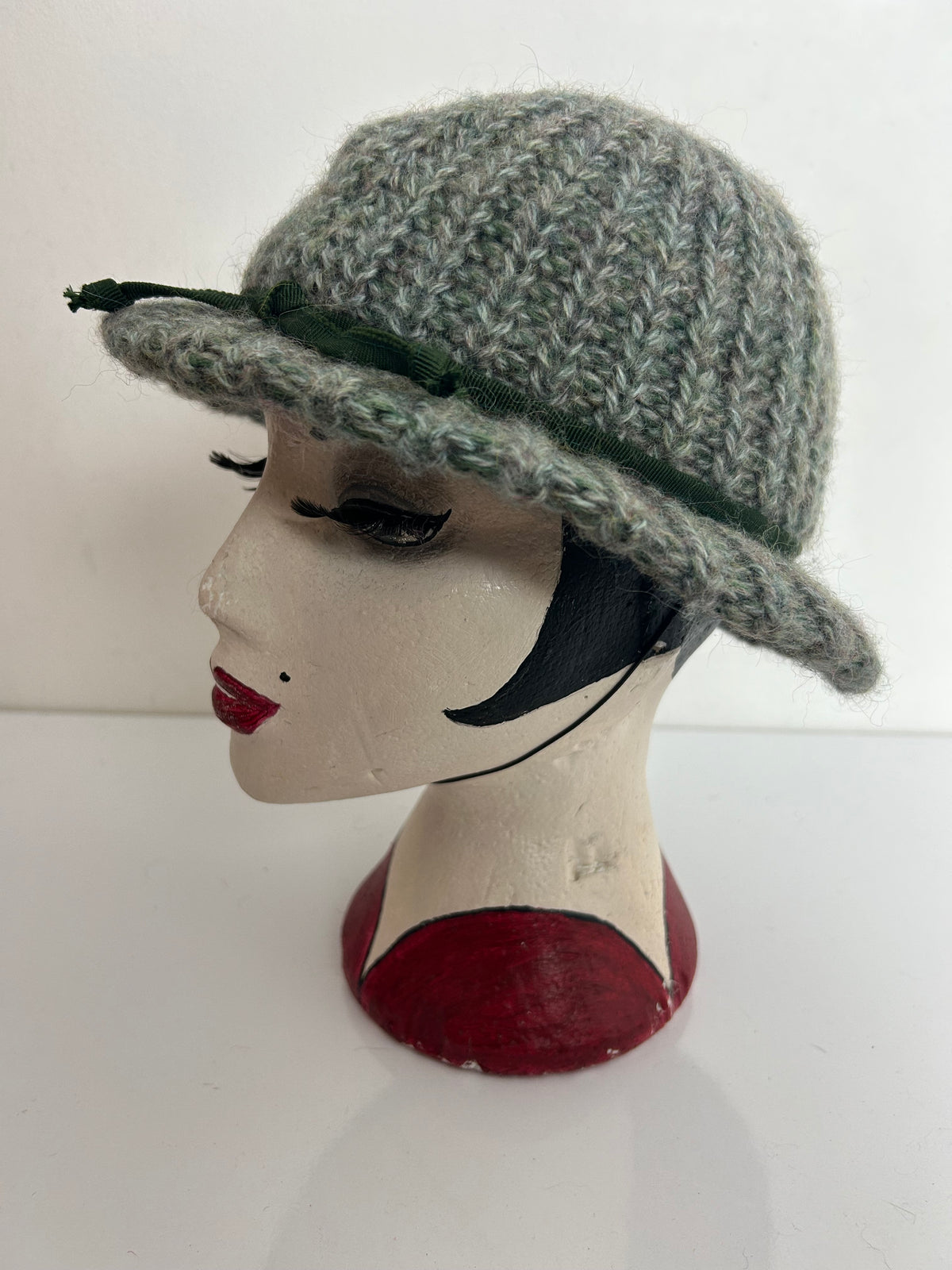 Vintage 1970s Green Wool Mix Cable Knit Braid Trim Hat With Chin Strap