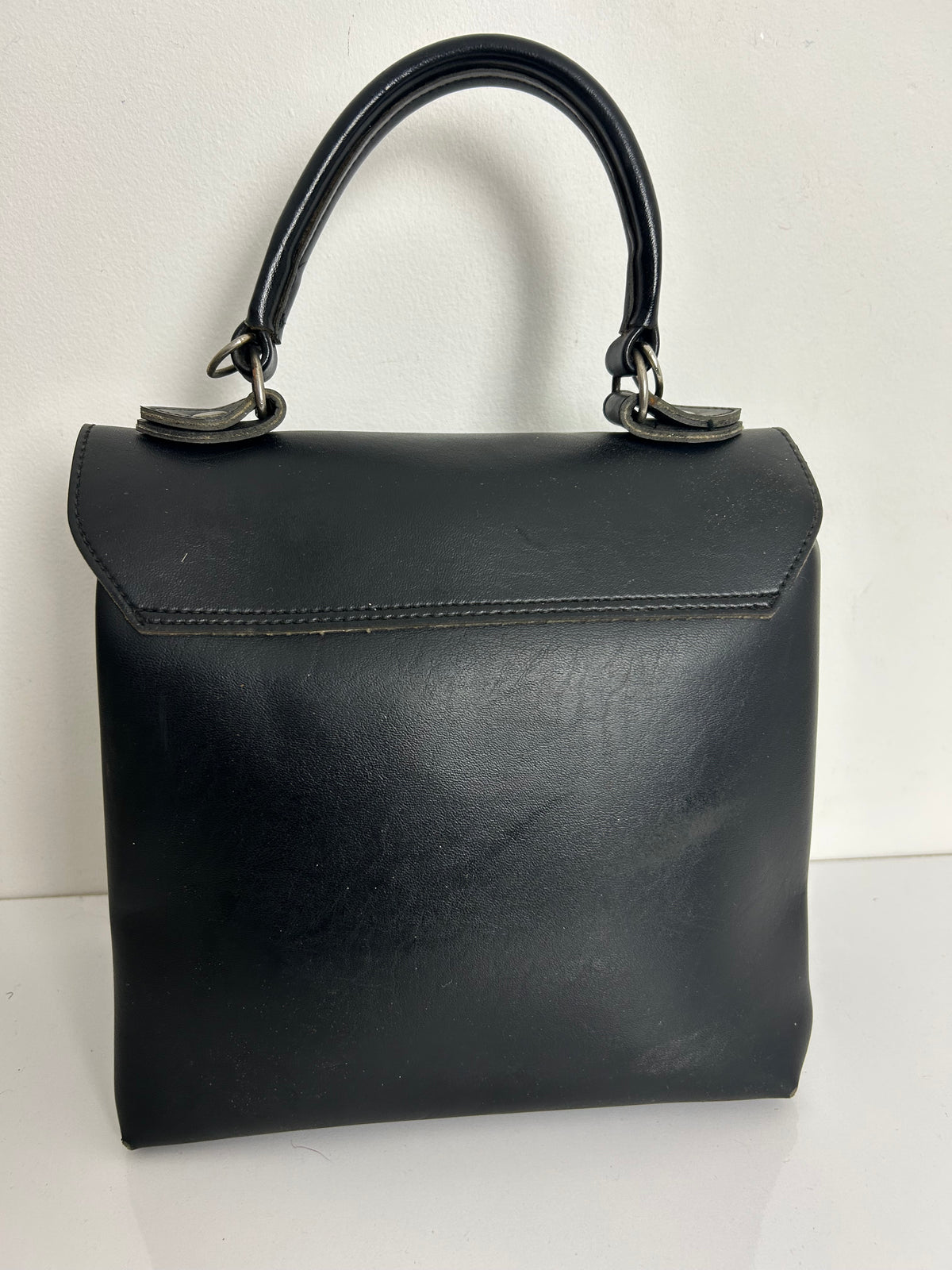 Vintage 1960s Small/Medium Sized Black Leather Handbag With Detachable Shoulder Strap