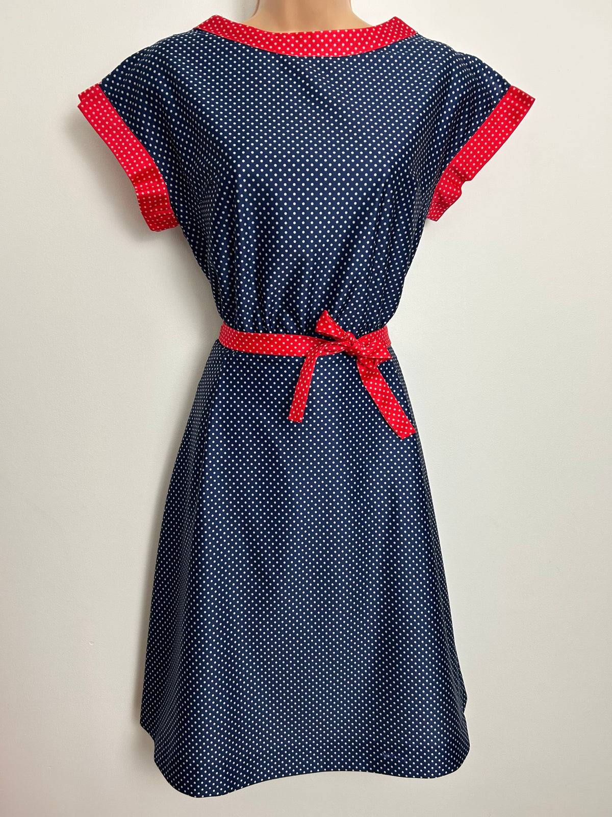 Vintage Late 1970s Size 10-12 Navy Blue & Red Contrast Polka Dot Print Belted Day Dress