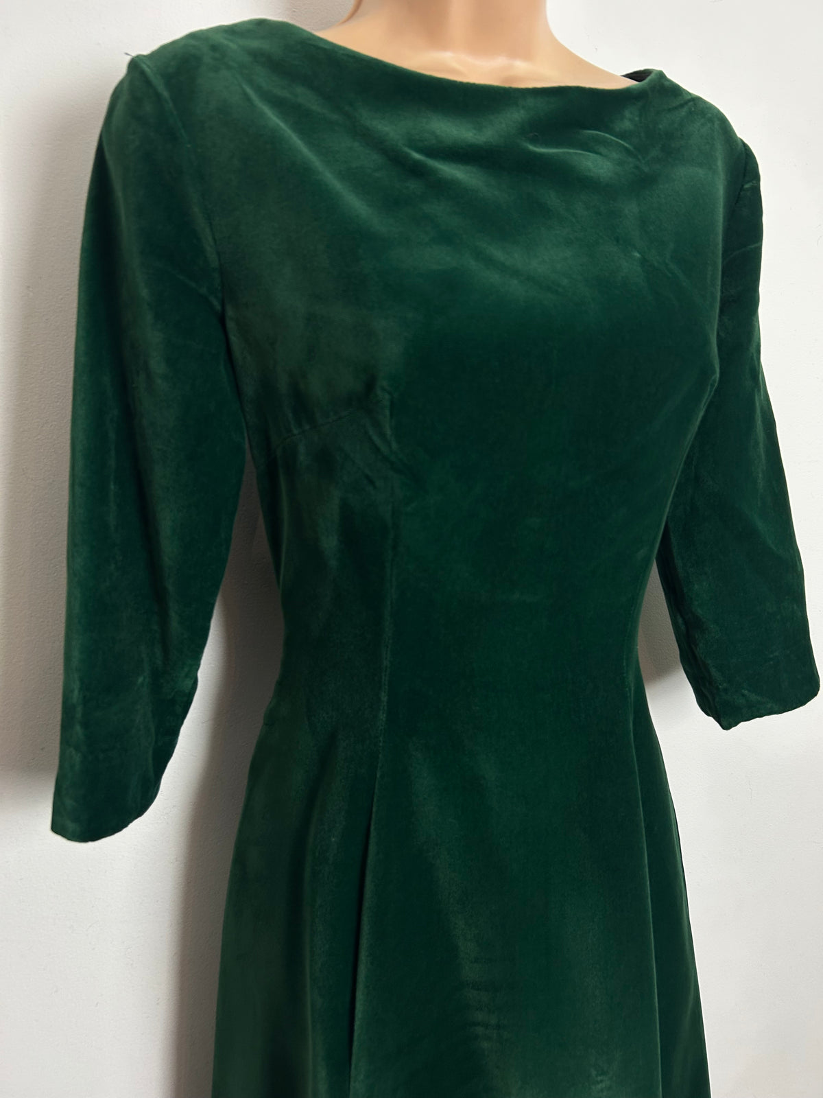 Vintage 1960s EMMAR Size 8 Bottle Green Velvet Wiggle Xmas Dress