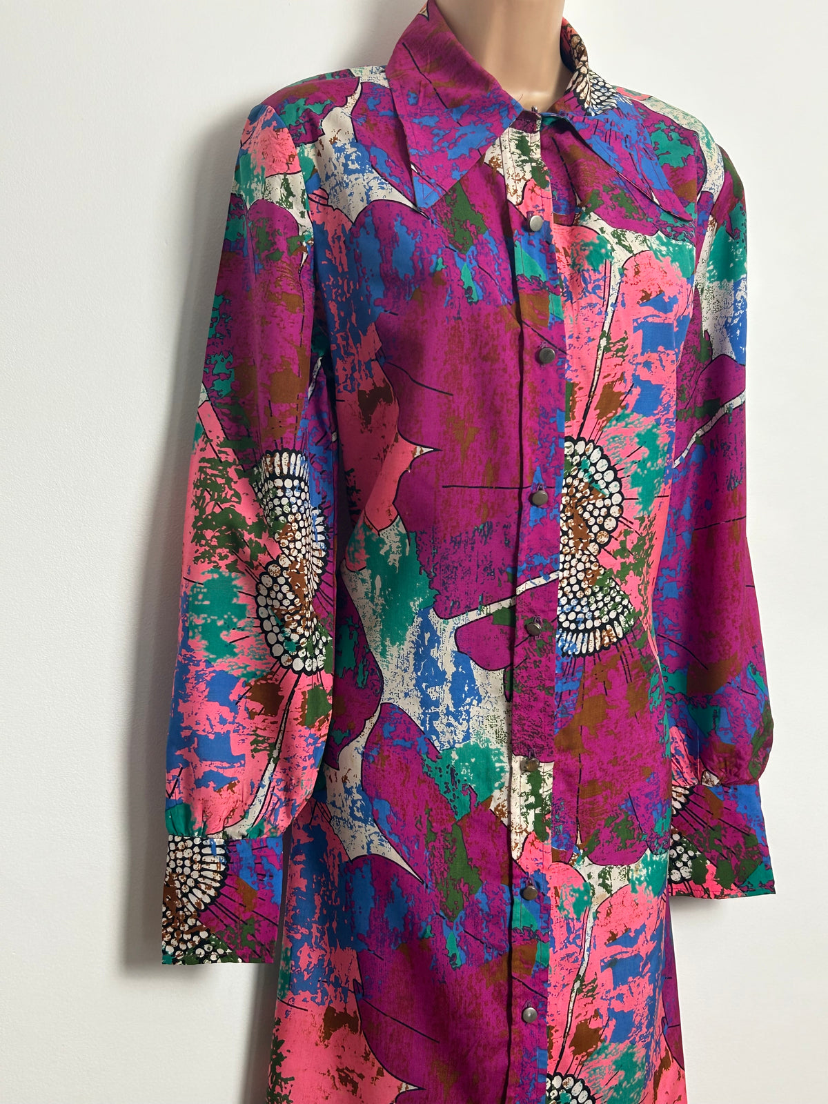 Vintage 1970s THE HOUSE OF LAVINIA Size 12-14 Purple Pink & Green Abstract Dagger Collar Shift Dress