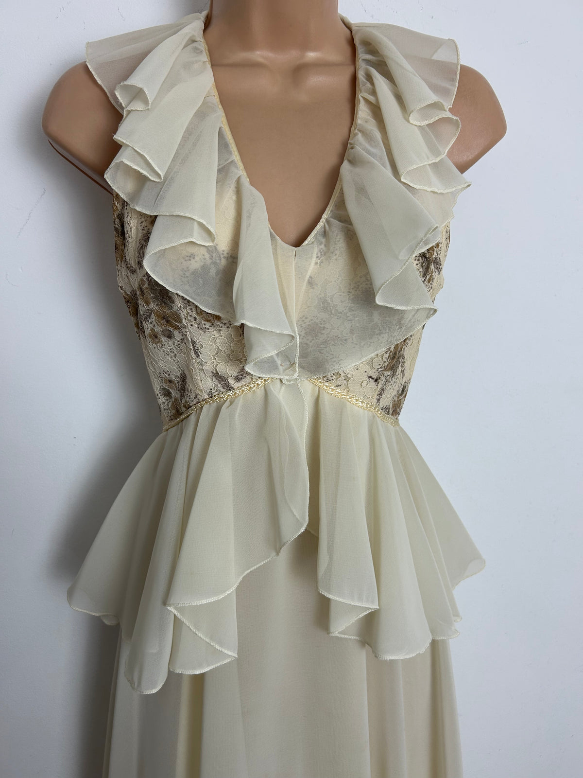 Vintage 1970s Size 4-6 Cream & Brown Lace Bodice Ruffle Trim Peplum Boho Maxi Dress