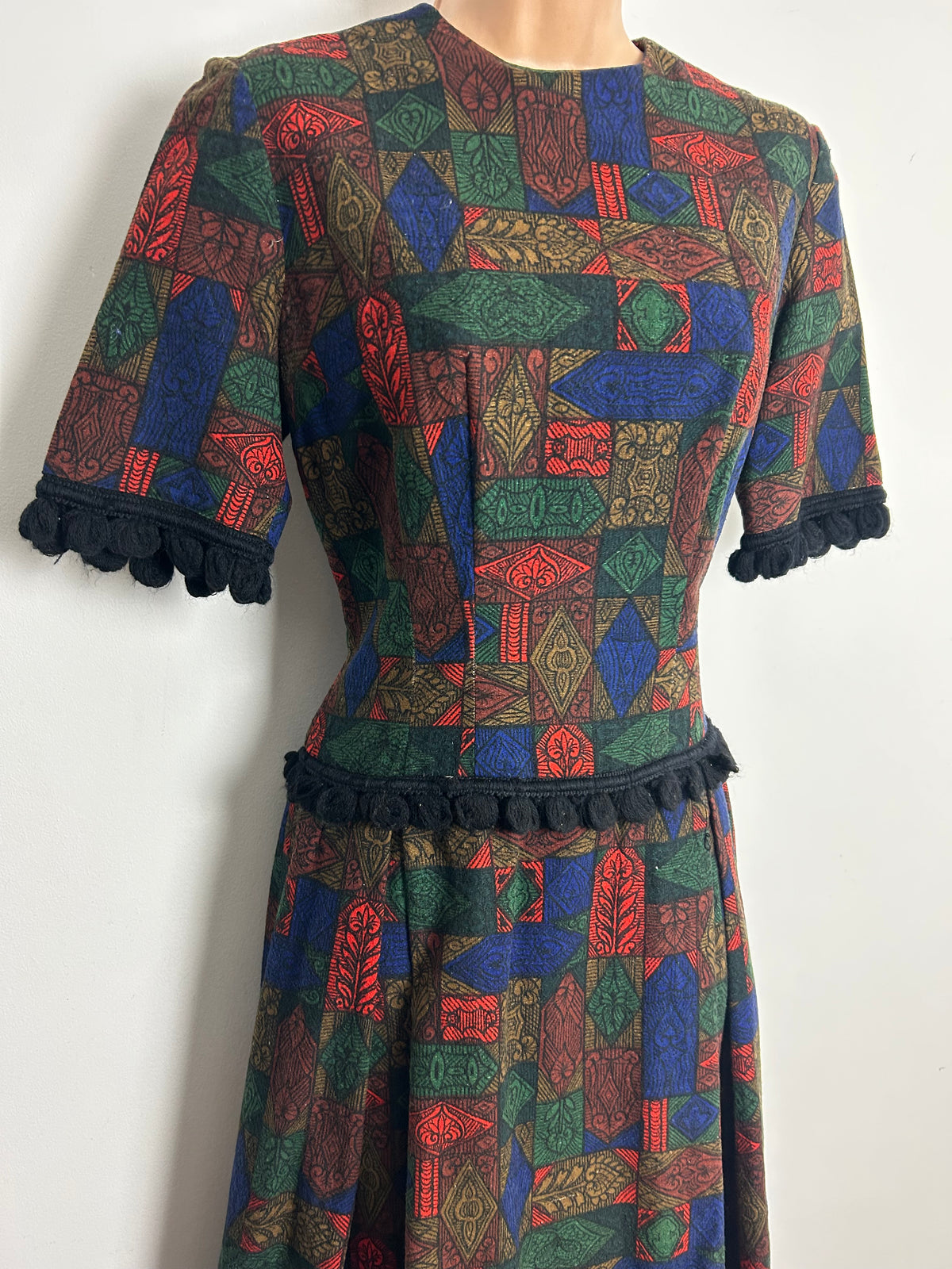 Vintage 1950s Size 8-10 Dark Red Blue Brown & Green Abstract Print Wool Mix Day Dress