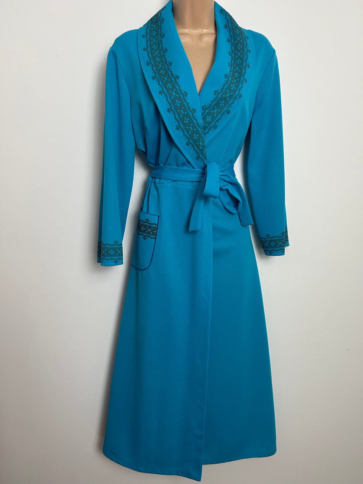 Vintage 1970s Size 8-10 Peacock Blue Contrast Pattern Full Wrap Belted Housecoat Dressing Gown