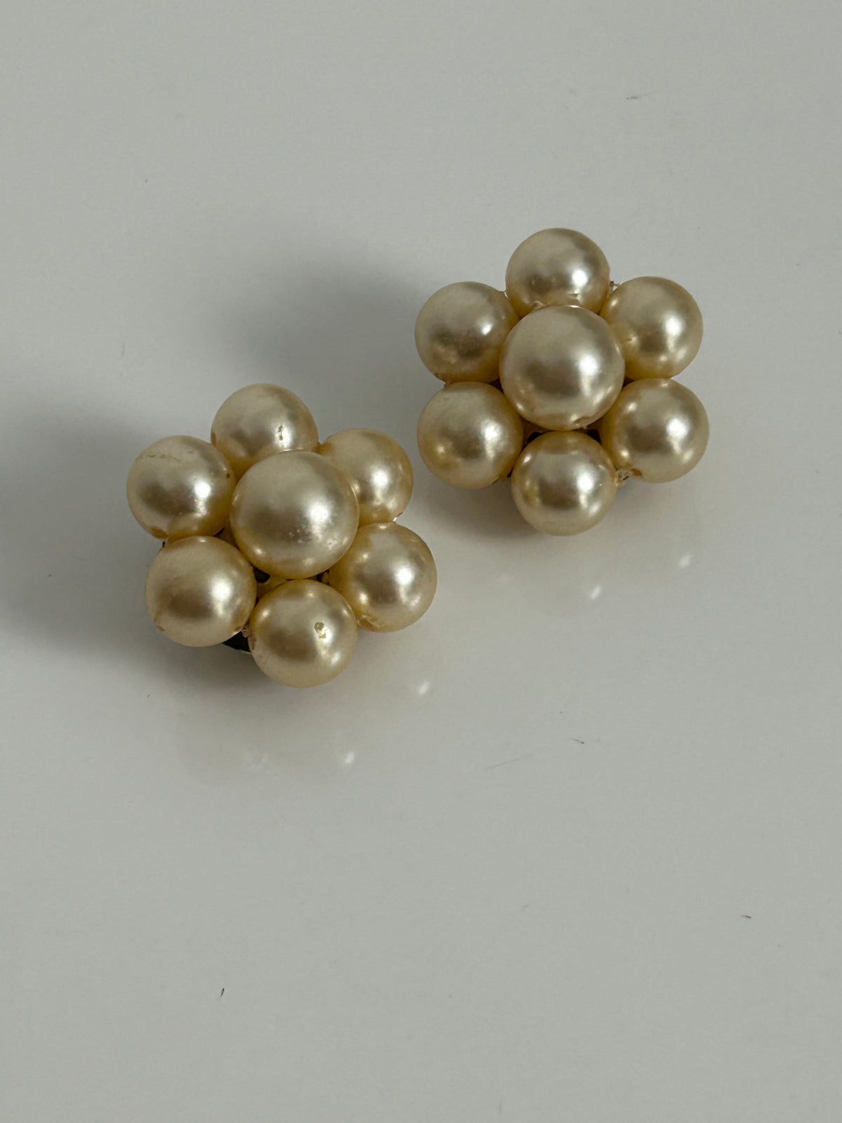 Vintage 1960s Large Faux Pearl Flower Daisy Shaped Mod Clip On Earrings