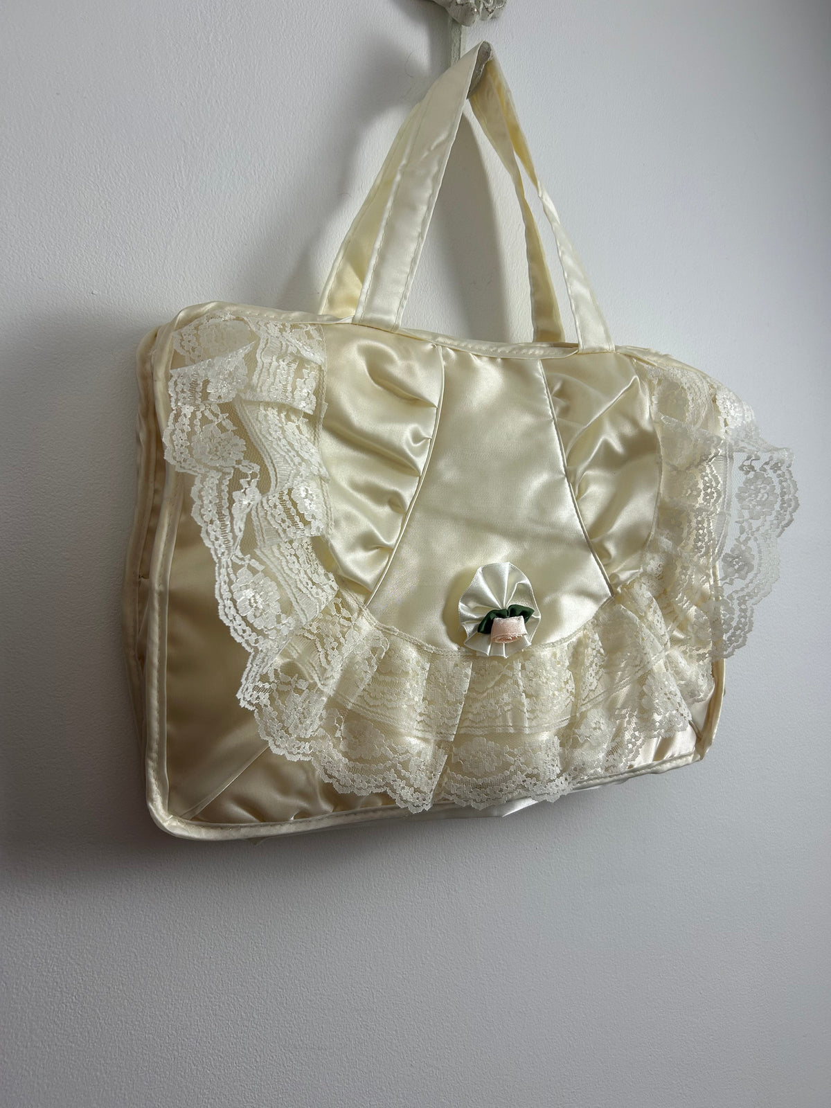 Vintage 1960s Never Used Cream Satin Lace & Floral Applique Lingerie Negligee Travel Bag