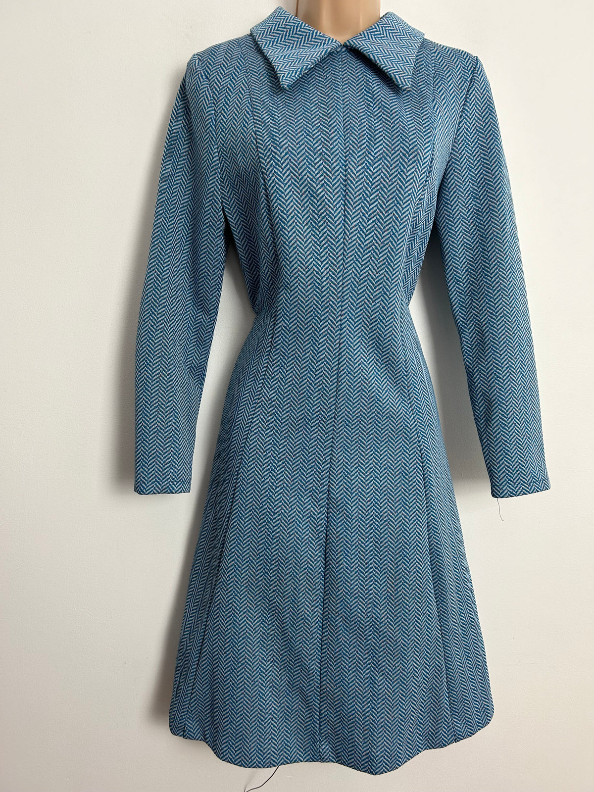 Vintage 70s UK Size 10-12 Blue & White Chevron Stripe Print Long Sleeve Mod Shift Dress