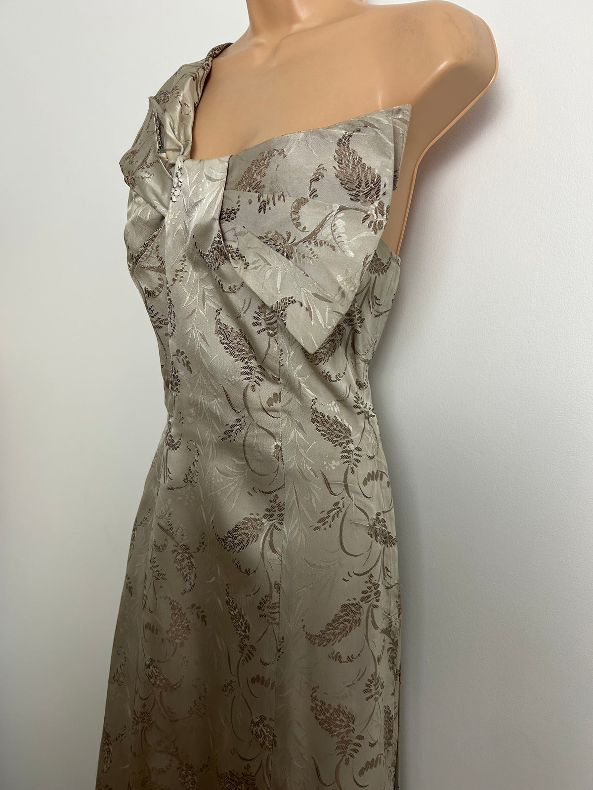 Vintage Early 1950s JOHN SELBY Size 8 Beautiful Silvery Grey & Brown Leaf Print One Shoulder Ballgown
