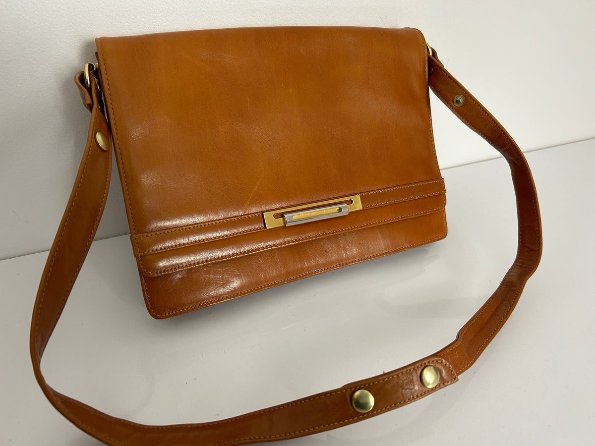 Vintage 1980s Tan Brown Gold Tone Leather Shoulder Bag With Adjustable Shoulder Strap
